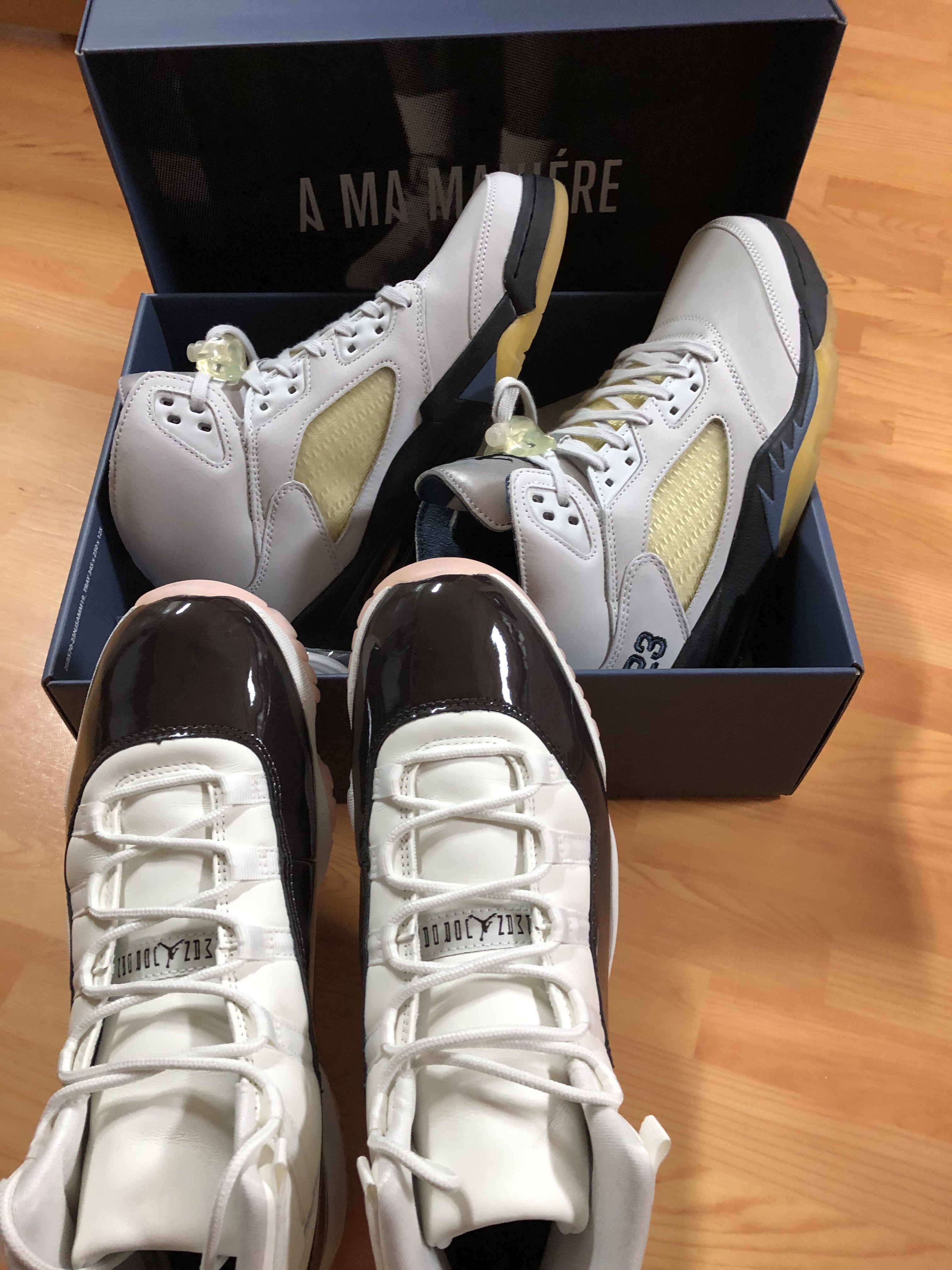 (W) Jordan 11 Retro Neapolitan, (W) Jordan 5 x A Ma Maniere Retro Dawn 착용 스타일 - 1
