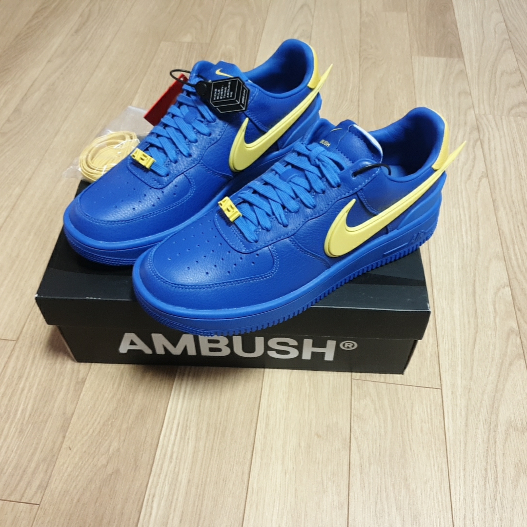 Nike x Ambush Air Force 1 Low SP Game Royal and Vivid Sulfur 착용 스타일 - 1