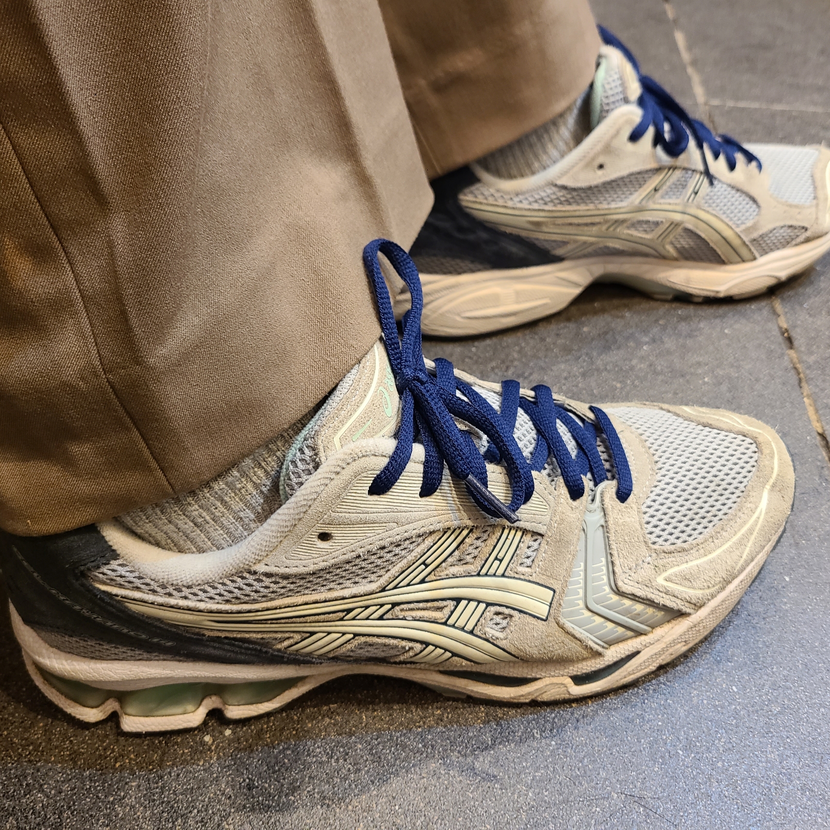 Asics Gel-Kayano 14 Piedmont Grey 착용 스타일