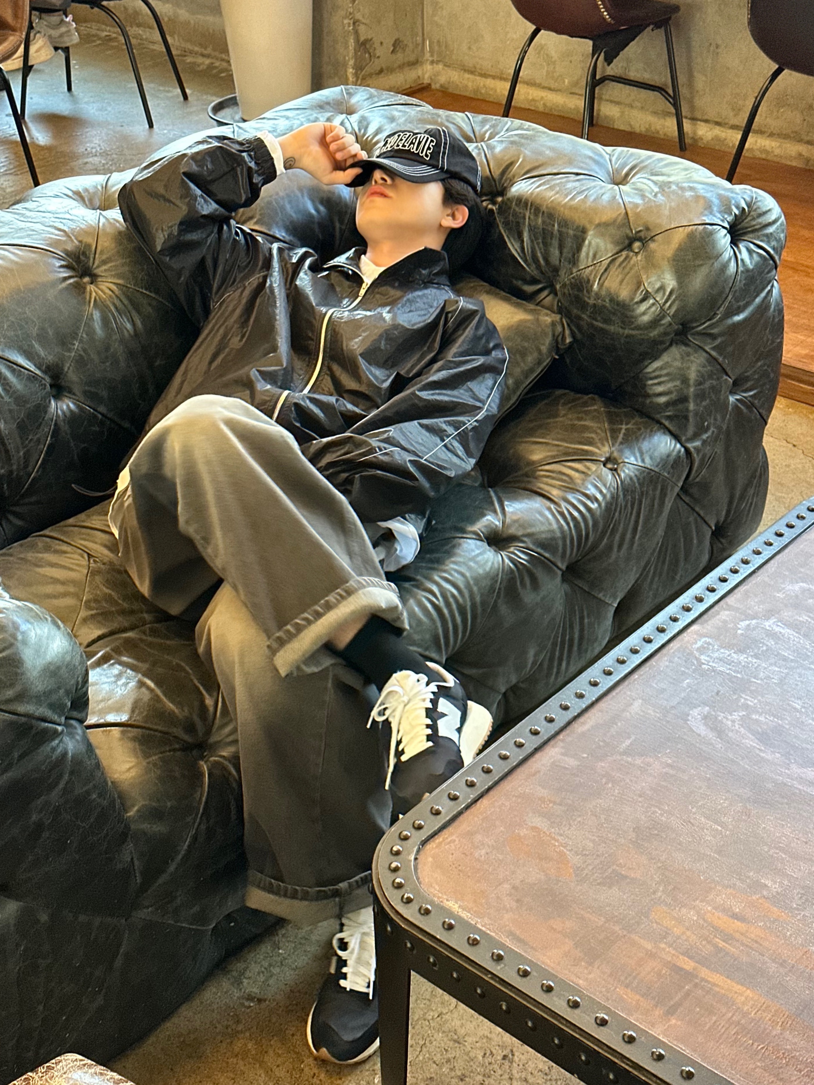 (W) Matin Kim Logo Coating Jumper Black, New Balance 237 Black White 착용 스타일 - 8