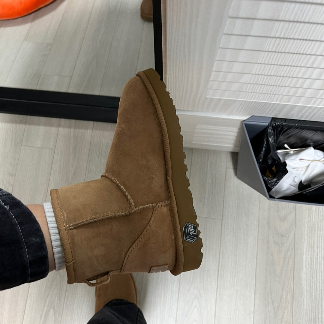(W) UGG Classic Mini II Boots Chestnut 착용 스타일 - 1
