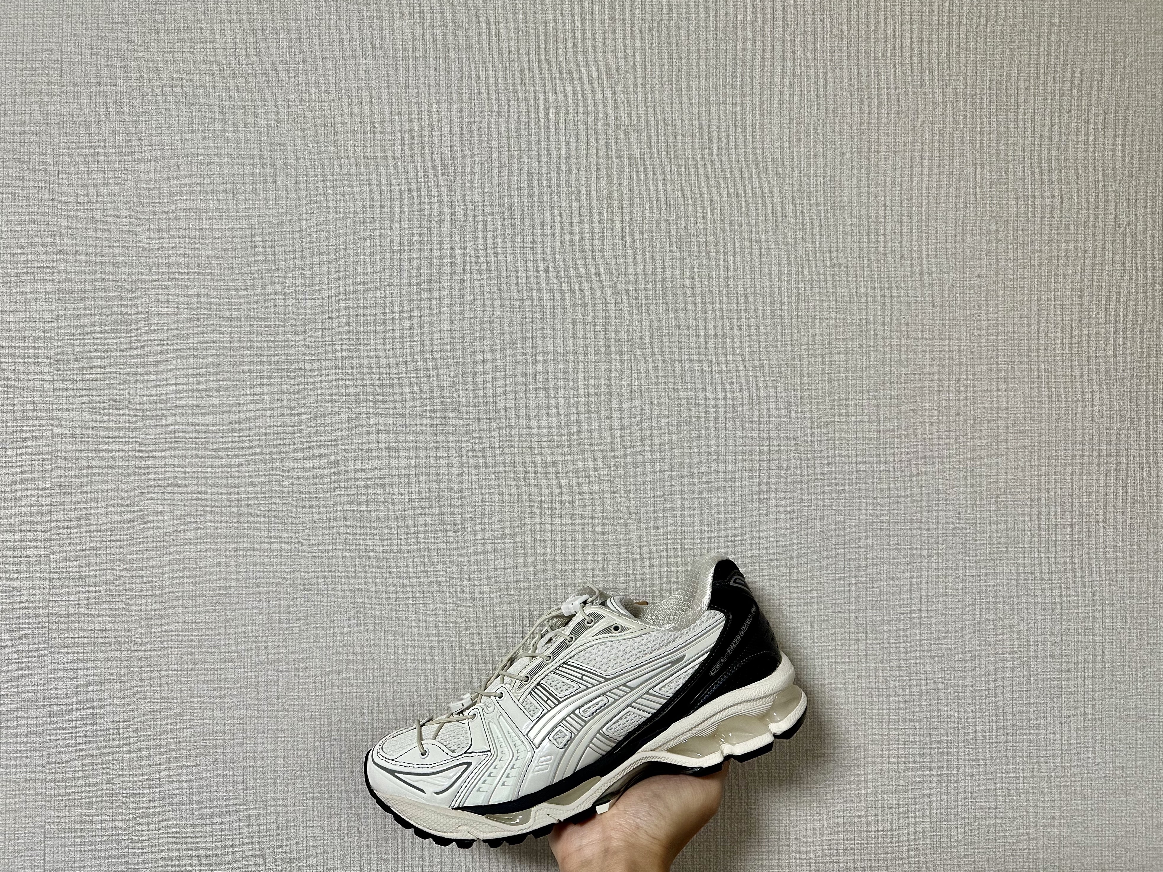 Asics x Unaffected Gel-Kayano 14 Silver Moon, Asics x Unaffected Gel-Kayano 14 Galaxy White 착용 스타일 - 3