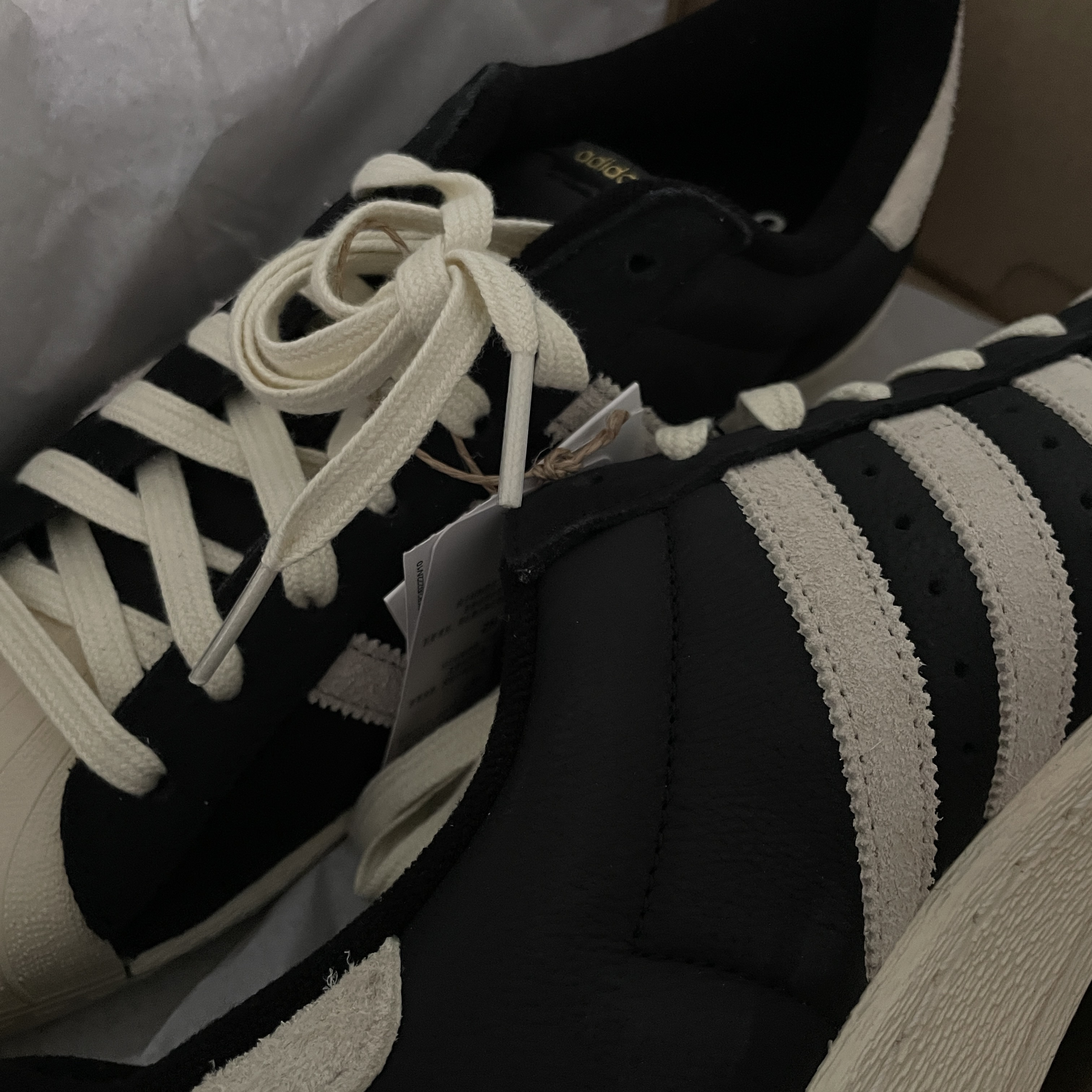 Adidas Superstar 82 Black White 착용 스타일