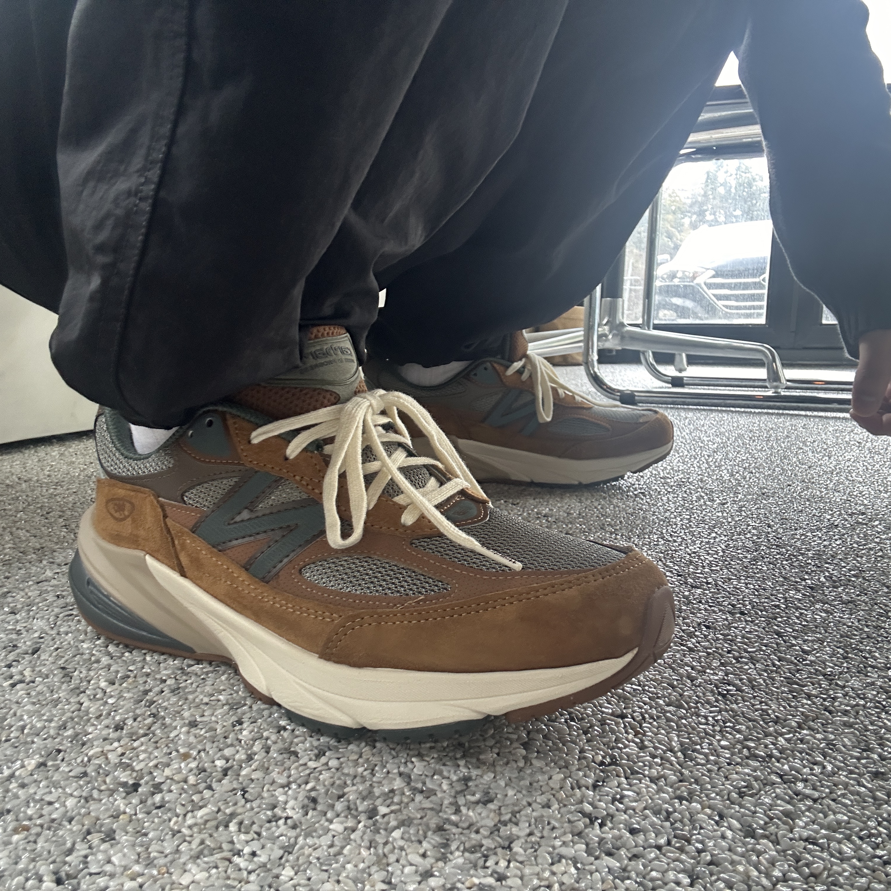 New Balance x Carhartt WIP 990v6 Made in USA Hamilton Brown Military Green 착용 스타일 - 1