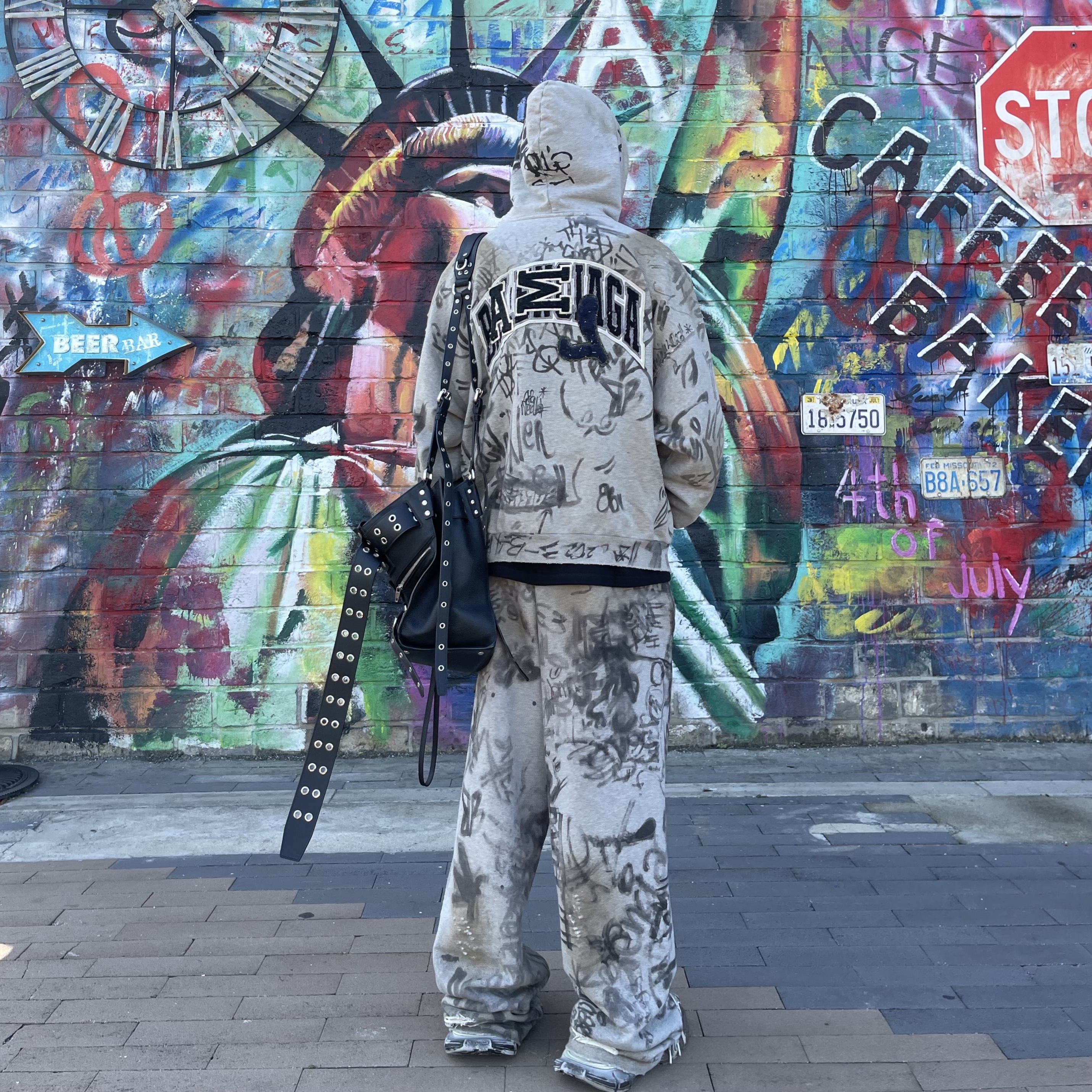 Balenciaga Skater Graffiti Zip-Up Hoodie Heather Grey, Balenciaga Skater Baggy Sweatpants Grey 착용 스타일 - 4