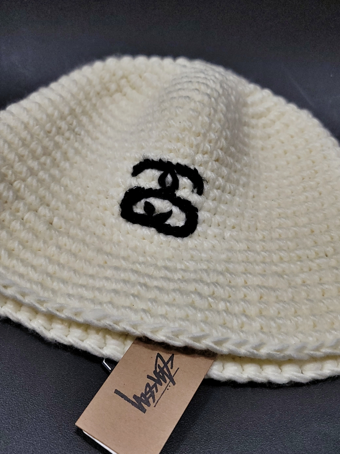 Stussy SS Link Knit Bucket Hat Bone 착용 스타일