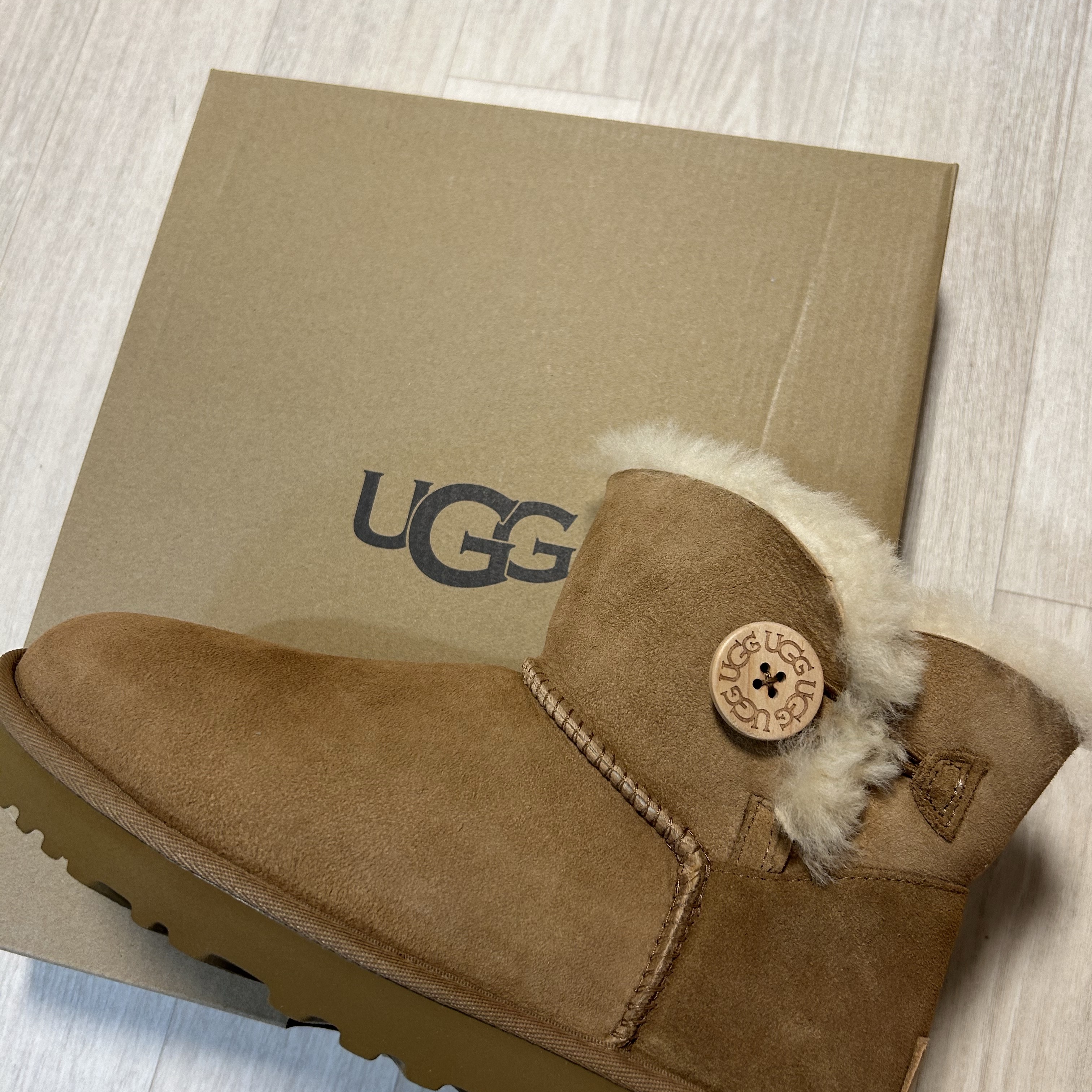(W) UGG Mini Bailey Button II Boots Chestnut 착용 스타일