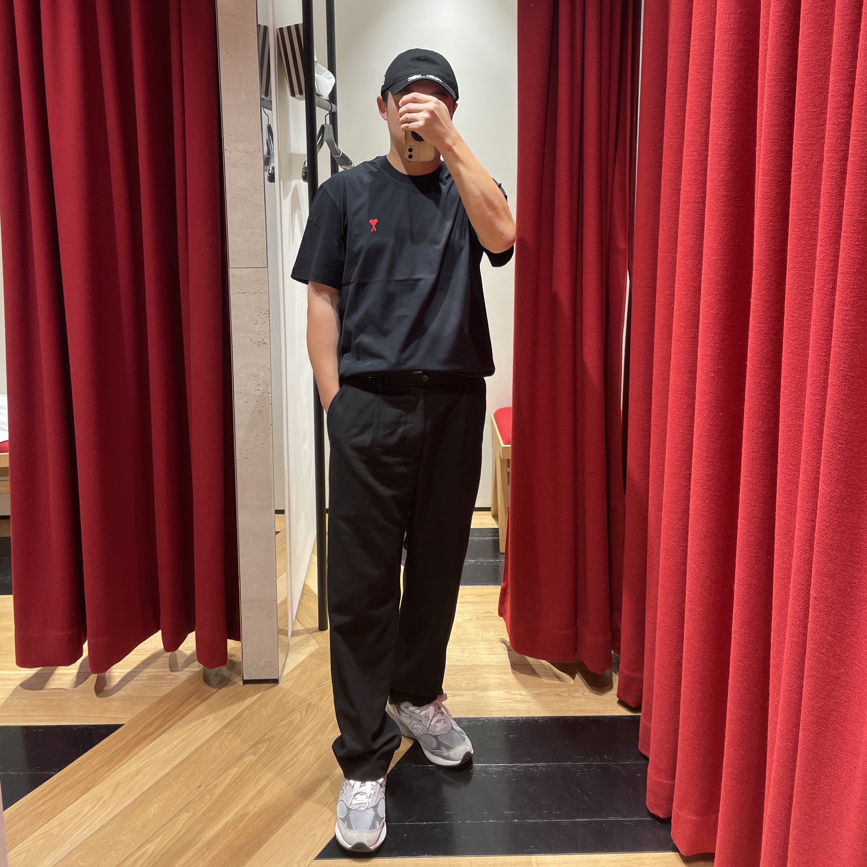 AMI de Coeur Wool Knit Gris Chine, Darkr8m Studio x New Era Unstructured Ball Cap Black 착용 스타일 - 3