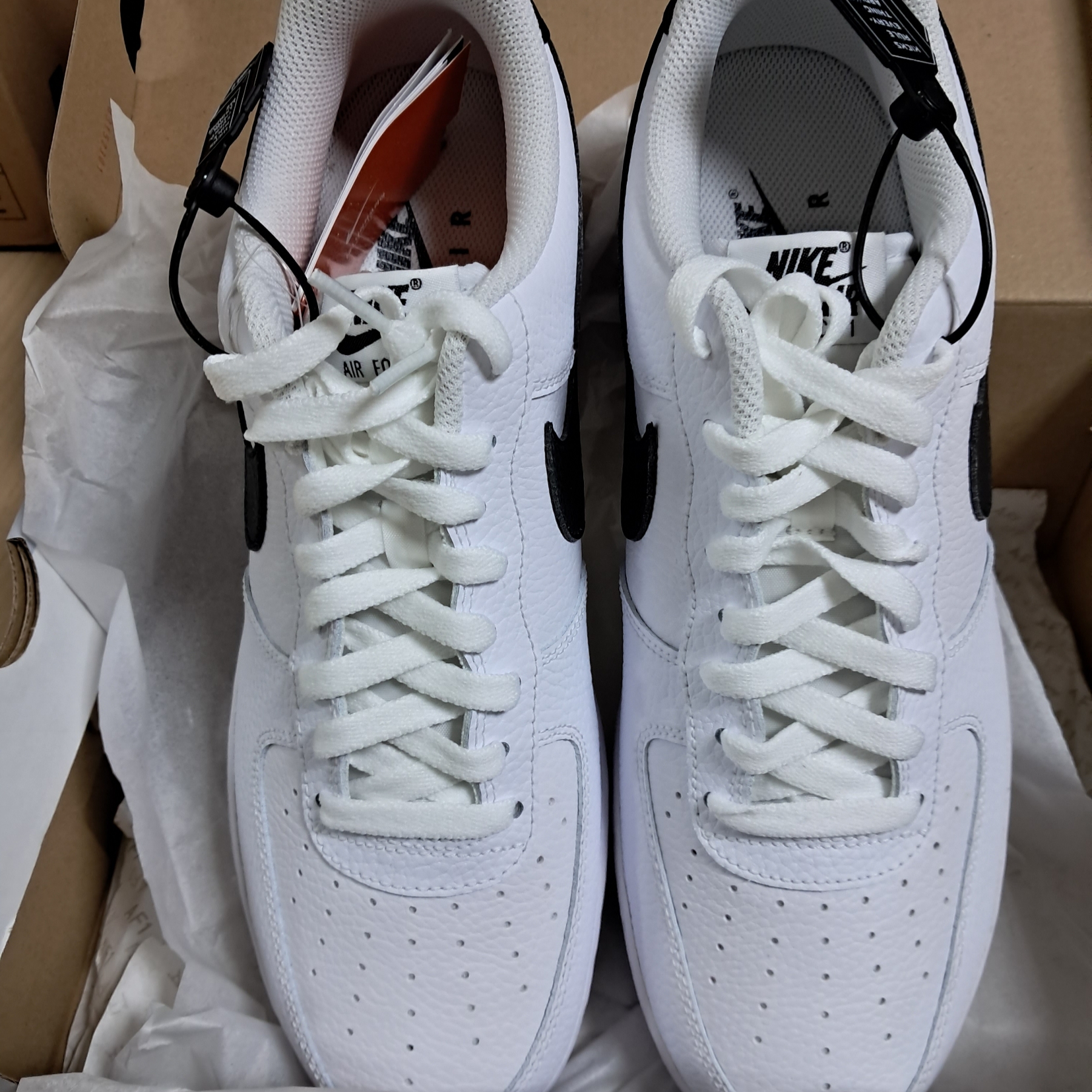 Nike Air Force 1 '07 White Black 착용 스타일