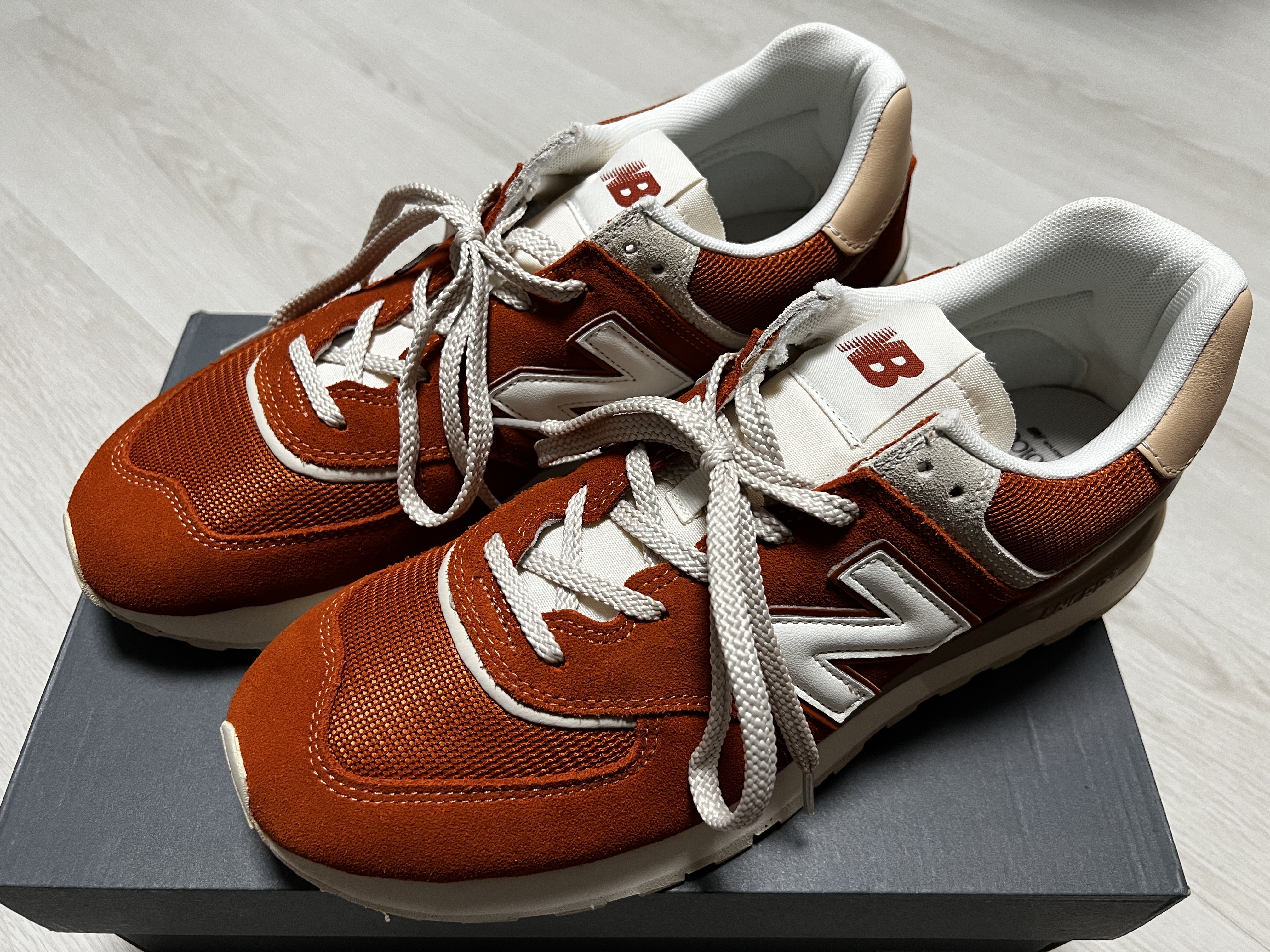 New Balance 574 Legacy Brown White 착용 스타일