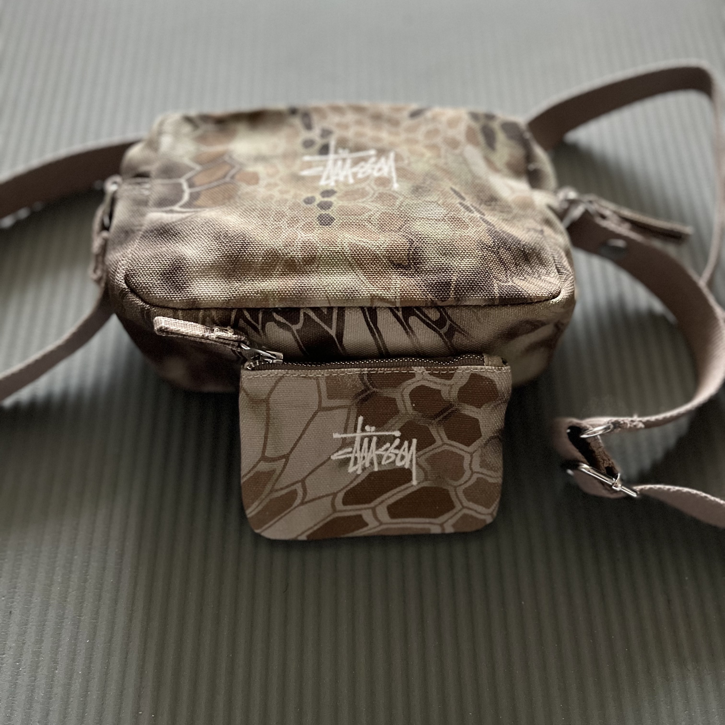 Stussy Canvas Coin Pouch Highlander 착용 스타일 - 1