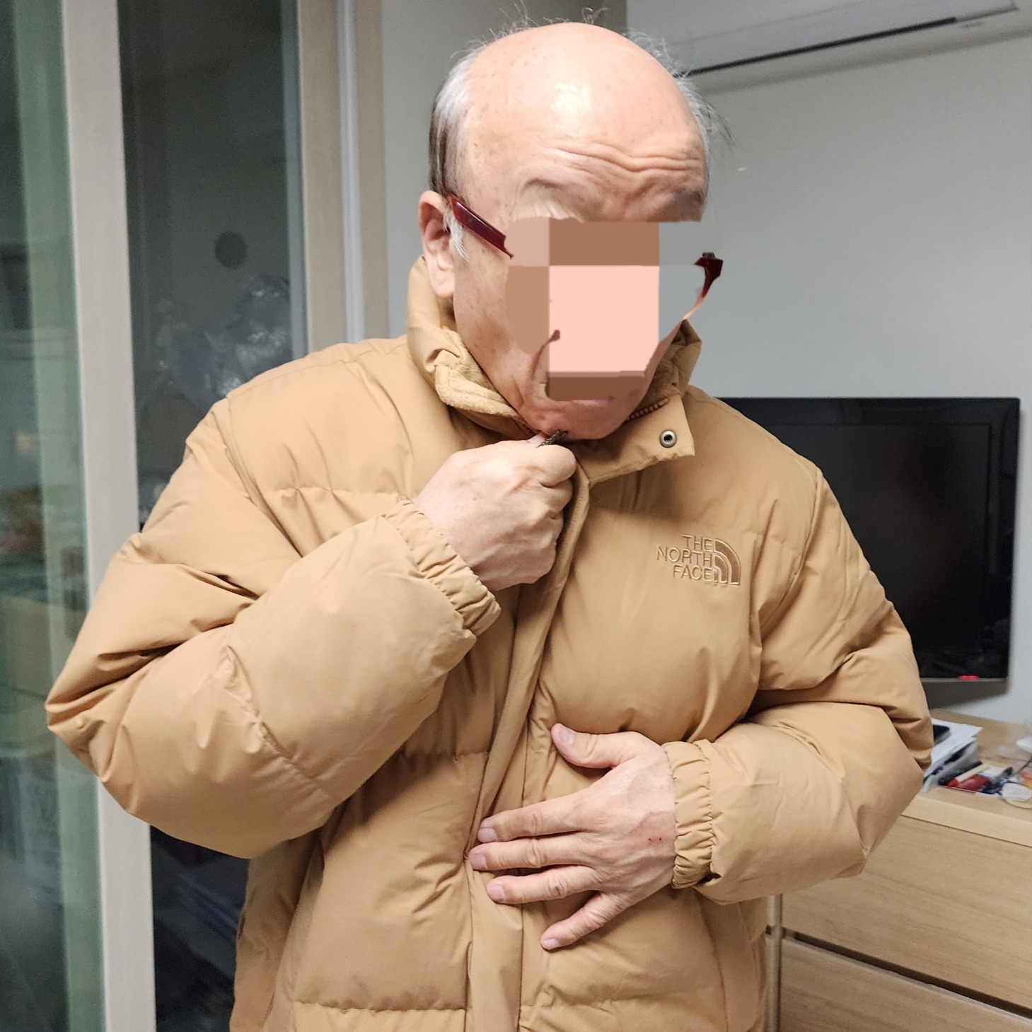 The North Face White Label Riverton on Ball Jacket Gold Beige 착용 스타일
