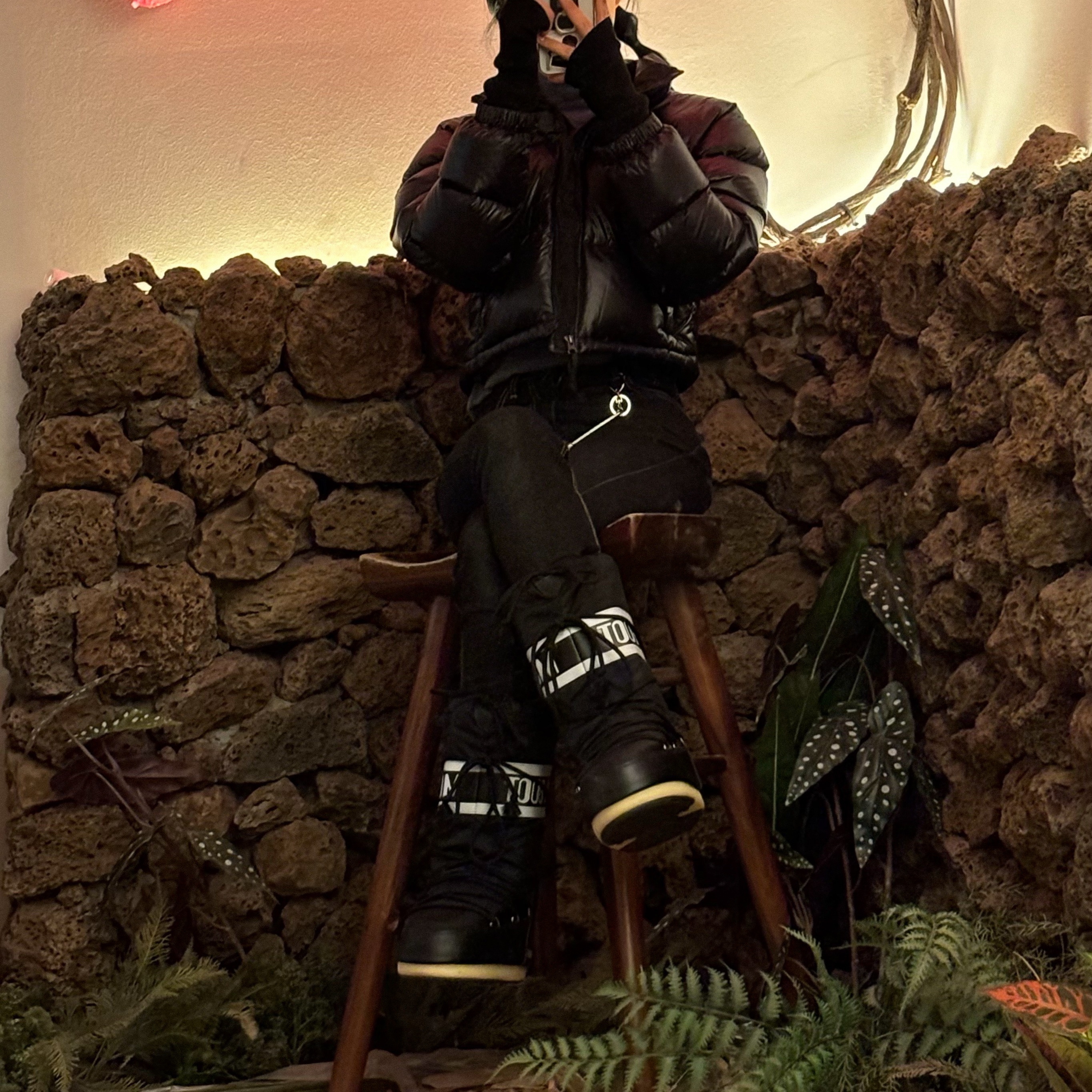 (W) Moon Boot Icon Nylon Boots Black, (W) The North Face Nuptse Short Jacket Black 착용 스타일