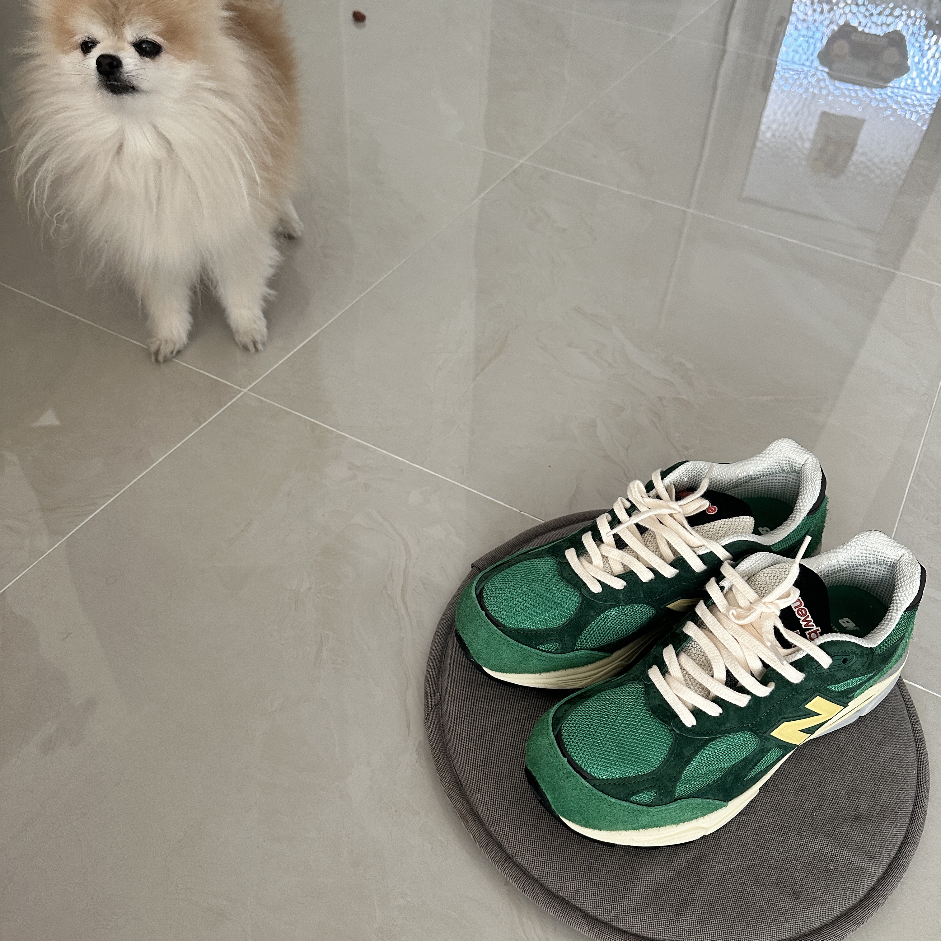 New Balance 990v3 Made in USA Kelly Green Varsity Gold 착용 스타일 - 3