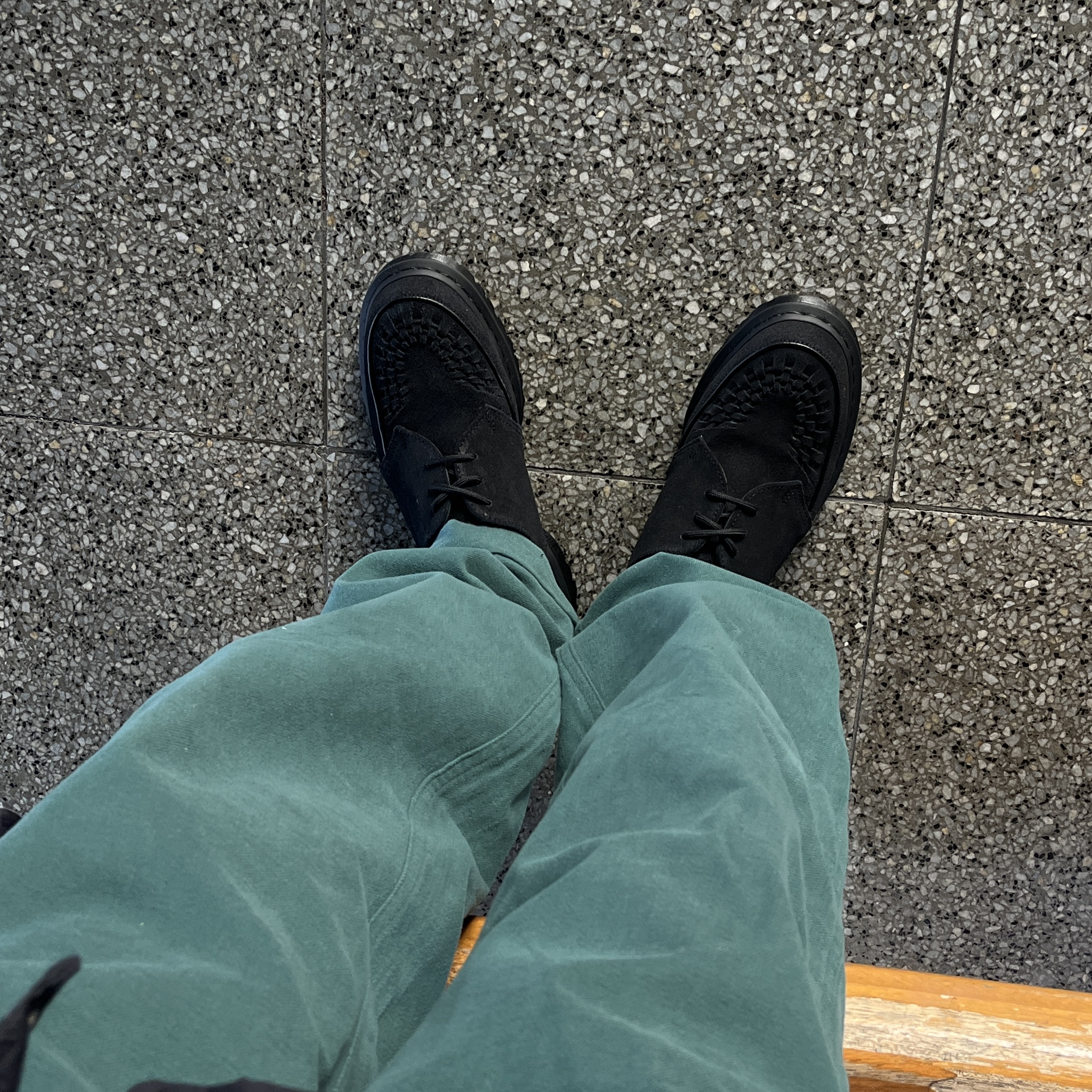 Dr. Martens x Supreme Ramsey Creeper Black 착용 스타일