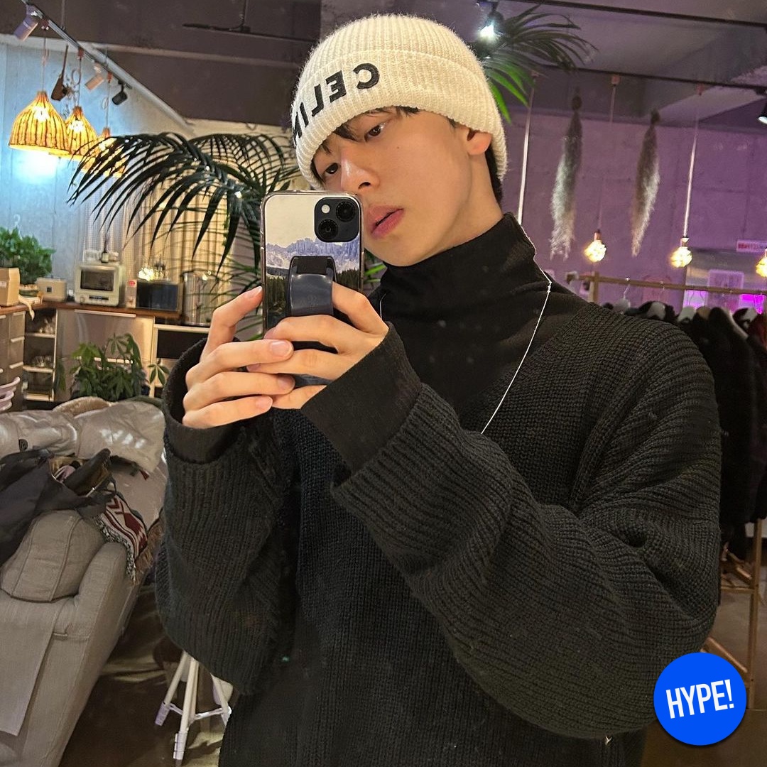 Celine Embroidered Knit Wool Beanie Black, The North Face 1996 Water Shield Nuptse Jacket LT Black 착용 스타일 - 3