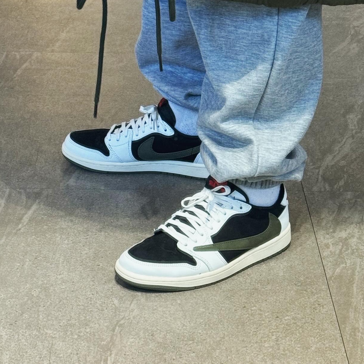 (W) Jordan 1 x Travis Scott Retro Low OG SP Medium Olive 착용 스타일