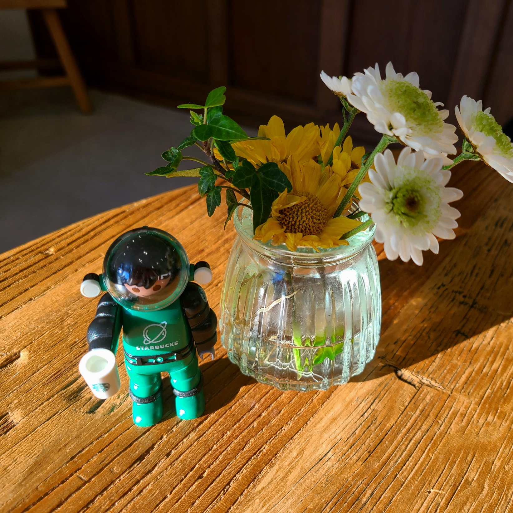 Playmobil Starbucks Buddy Set (9 Pack) 착용 스타일