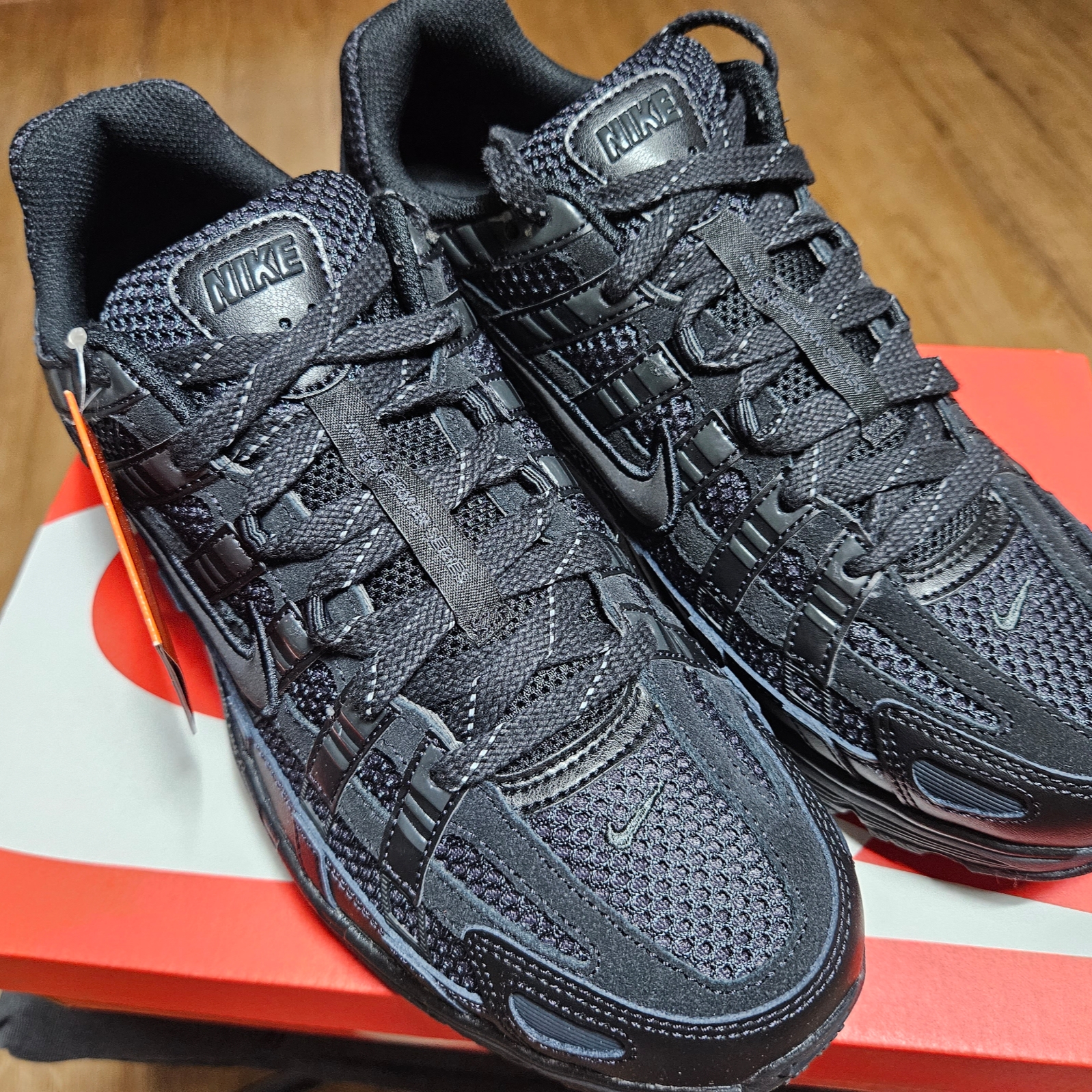 Nike P-6000 PRM Triple Black 착용 스타일