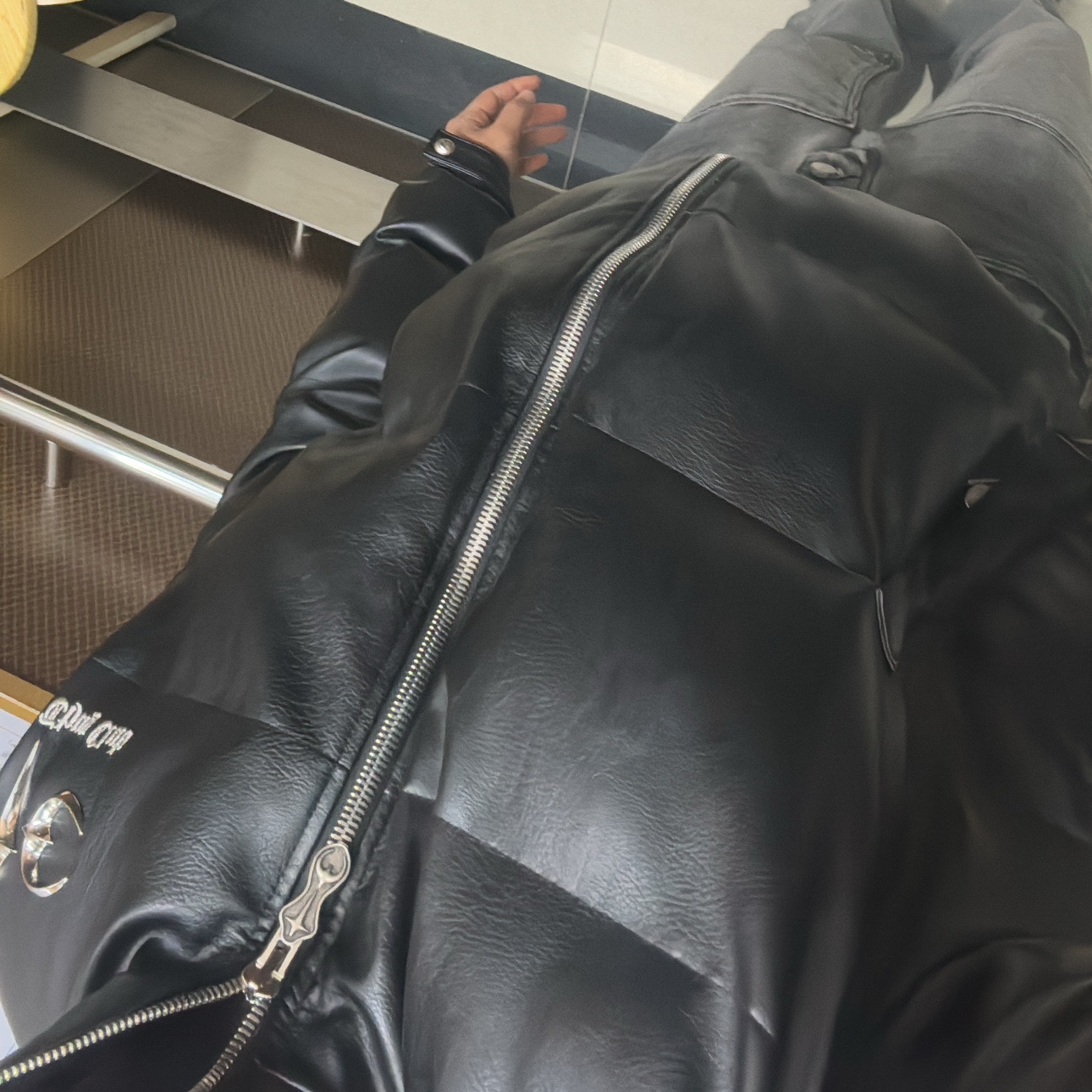 Thug Club Leather Puffer Jacket Black (Polyester), Thug Club Double Knee Laser Denim Pants Black 착용 스타일 - 2