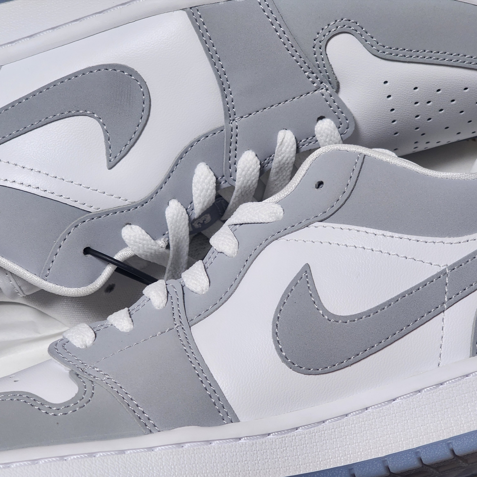 (W) Jordan 1 Low White Wolf Grey 착용 스타일 - 1