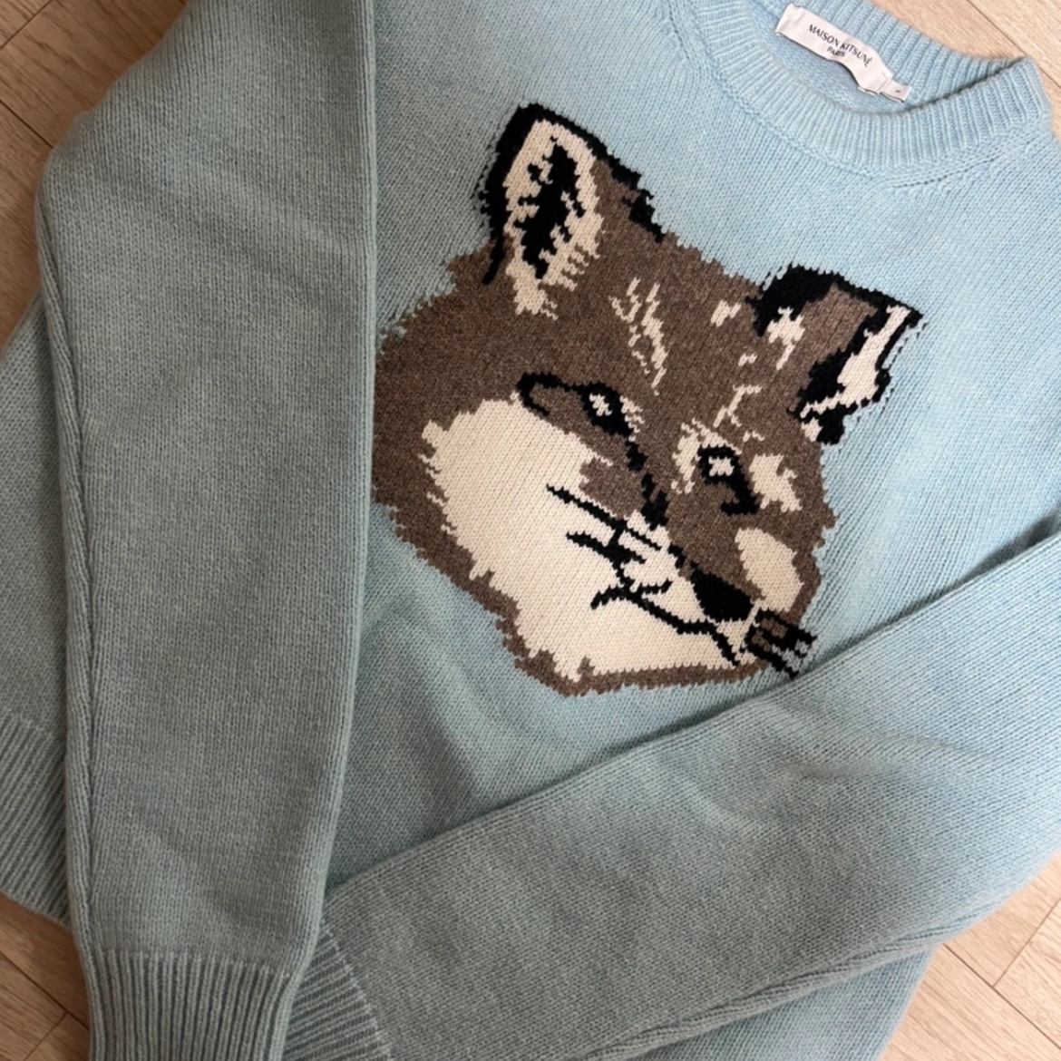 (W) Maison Kitsune Big Fox Head Pullover Knit Aqua 착용 스타일