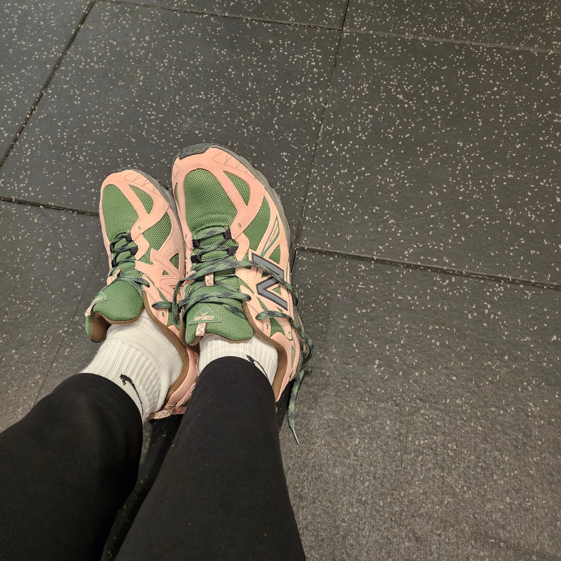 New Balance ML610T Pink Moon - D Standard 착용 스타일