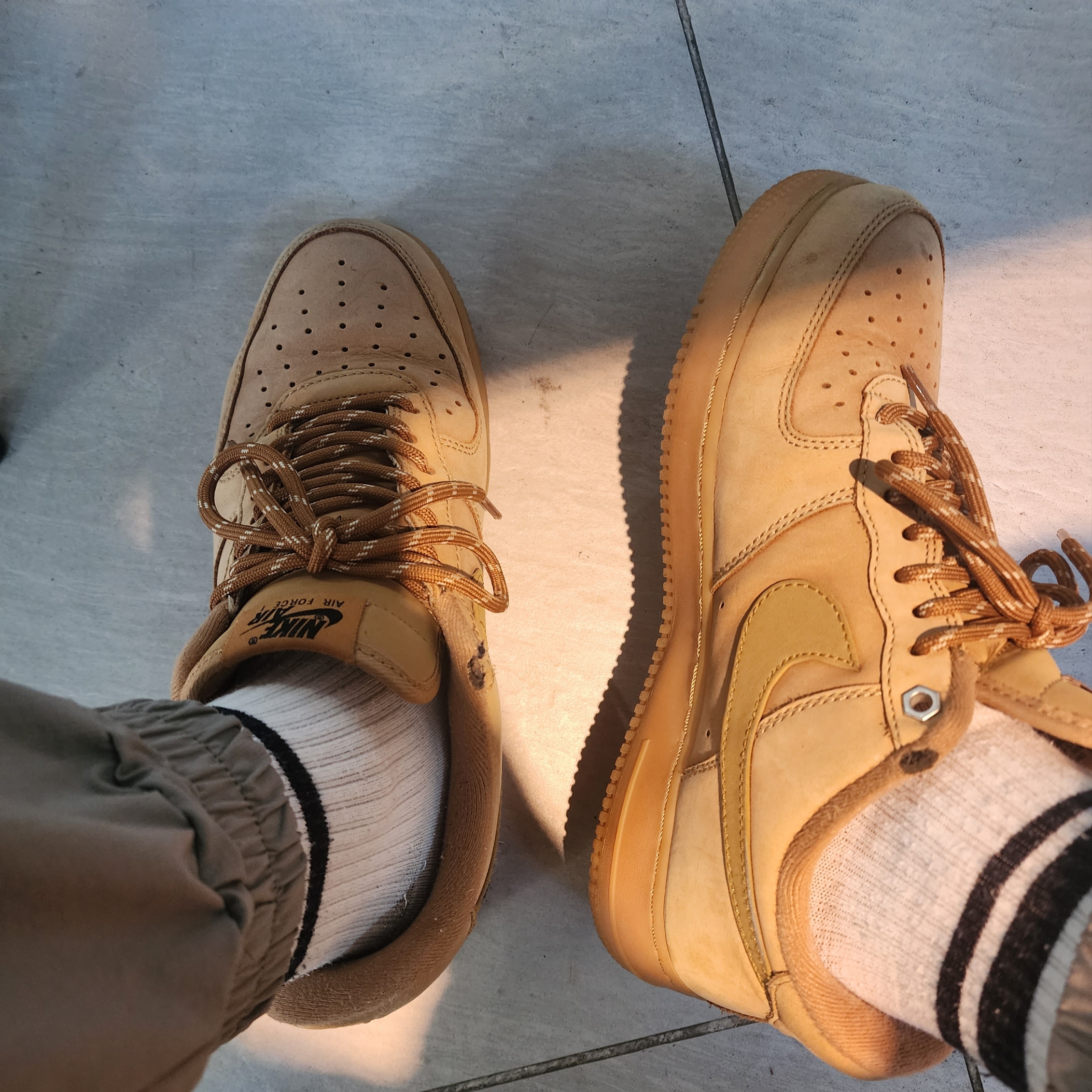Nike Air Force 1 '07 WB Flax 착용 스타일