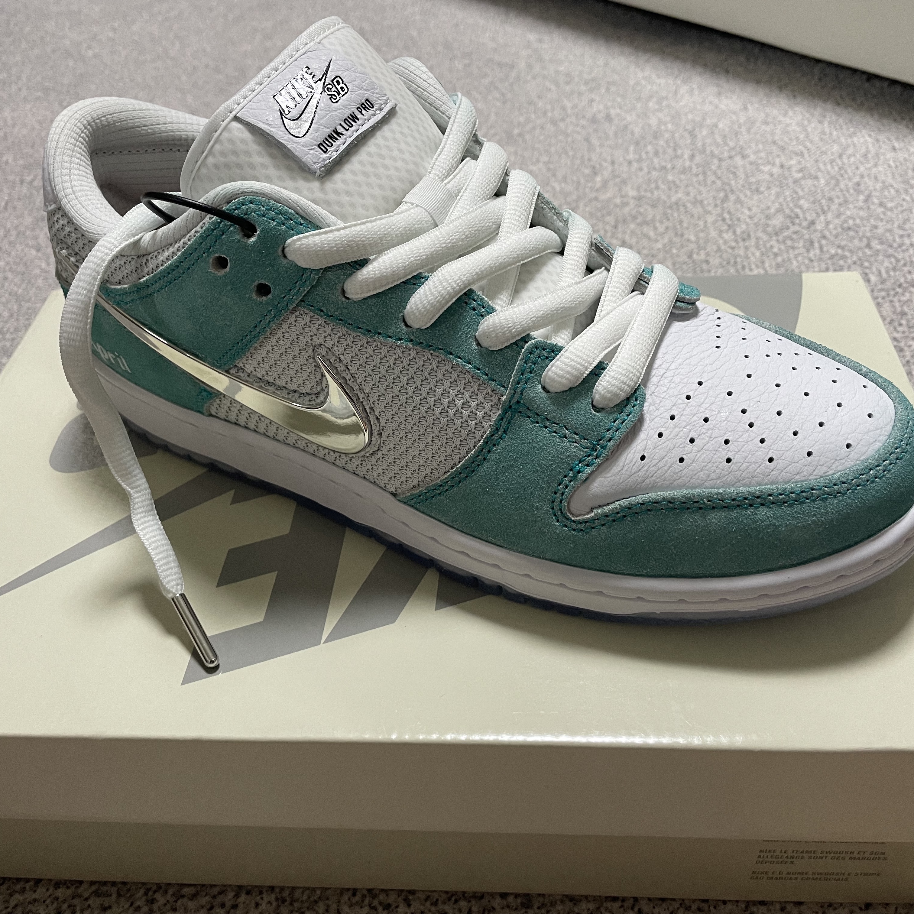Nike x April Skateboards SB Dunk Low Pro QS Racer Blue Metallic Silver 착용 스타일