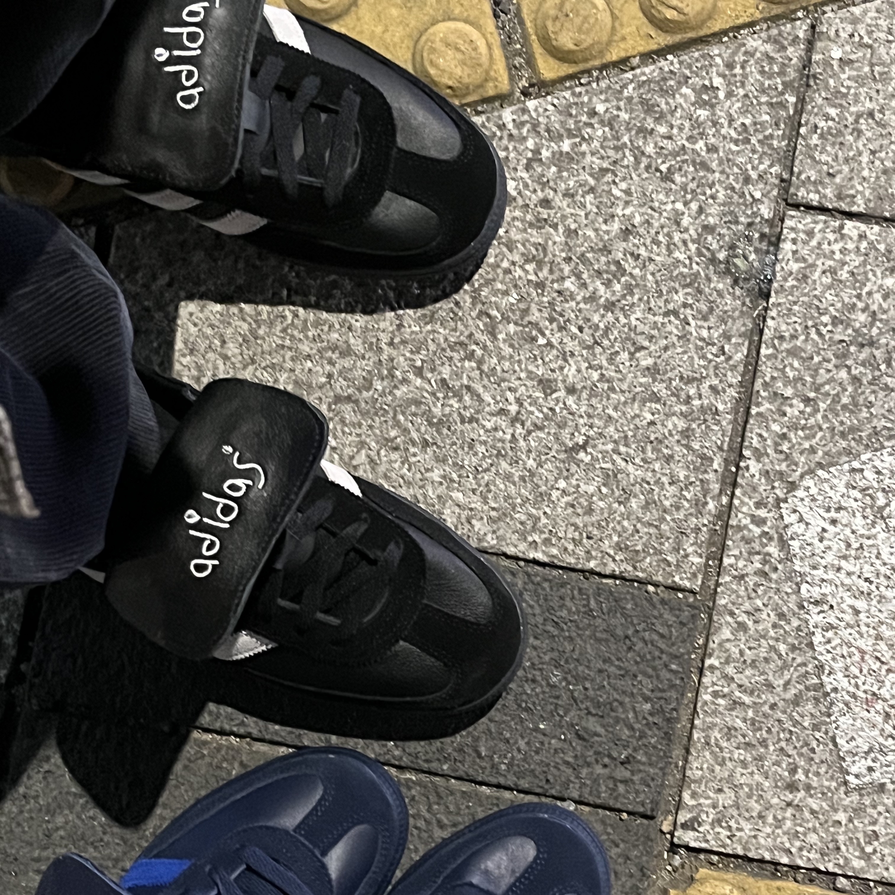 Adidas Spezial Handball Core Black Cloud White 착용 스타일