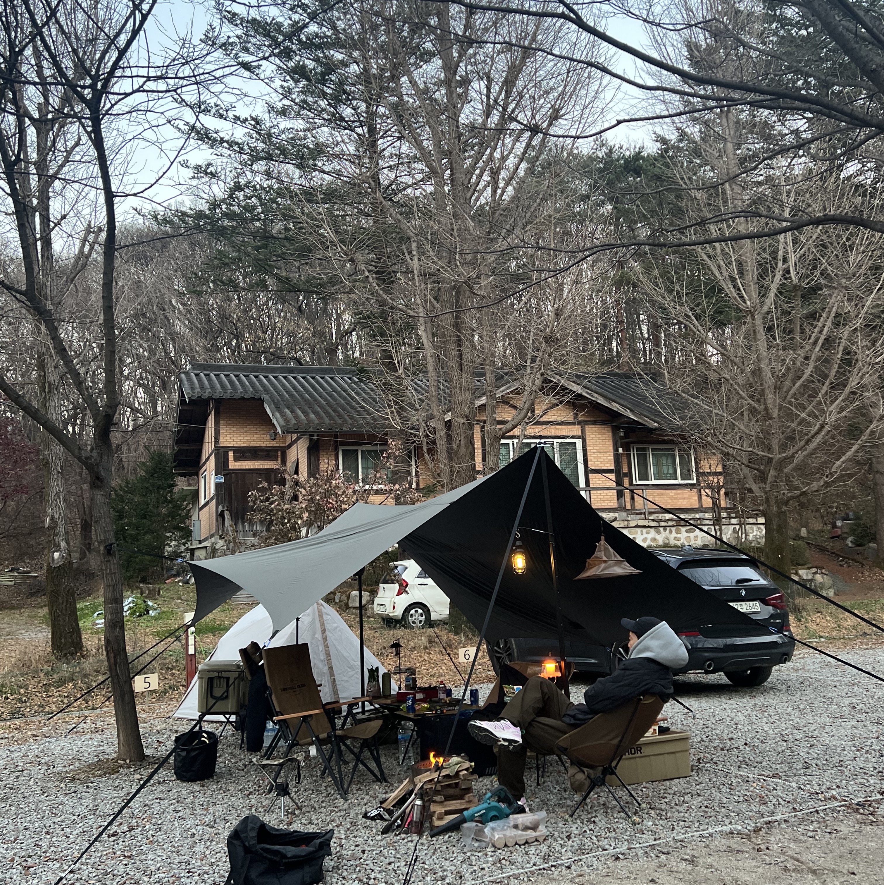 New Balance 990v3 Made in USA Marblehead Incense, Supreme Linen Fitted Camp Cap Black - 22SS 착용 스타일 - 2