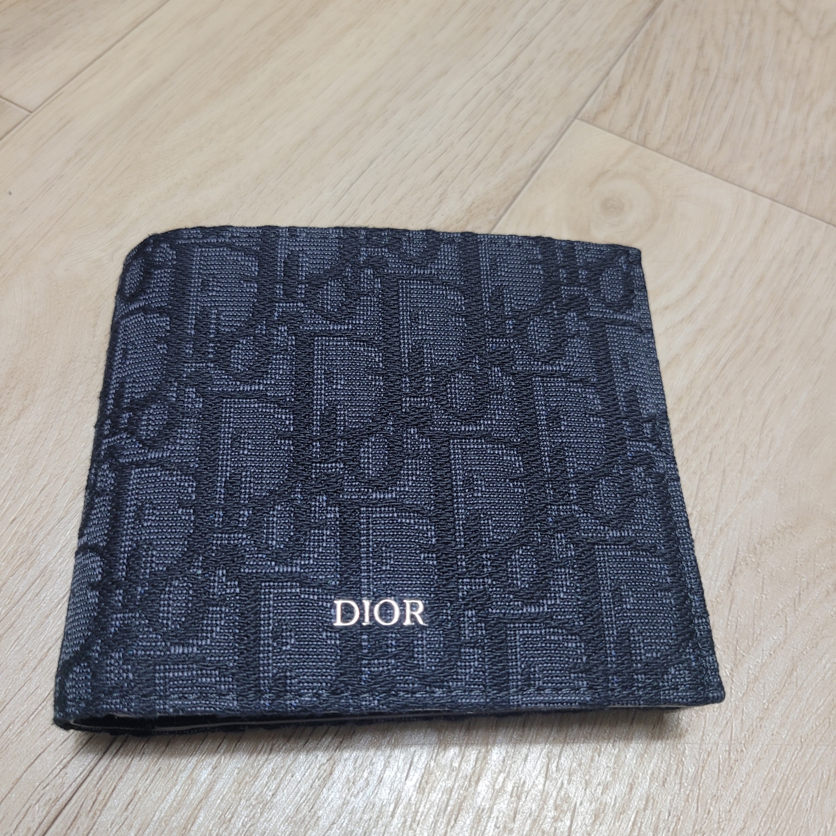 Dior Wallet Black Dior Oblique Jacquard 착용 스타일