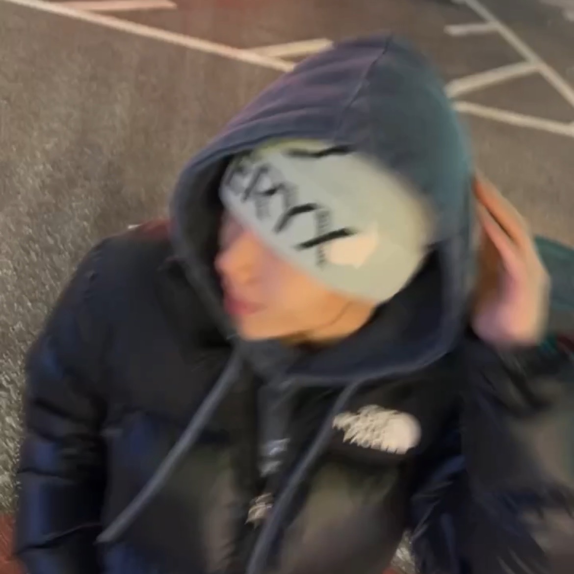 Arc'teryx Bird Word Toque Orca, The North Face 1996 Eco Nuptse Jacket Real Black 착용 스타일