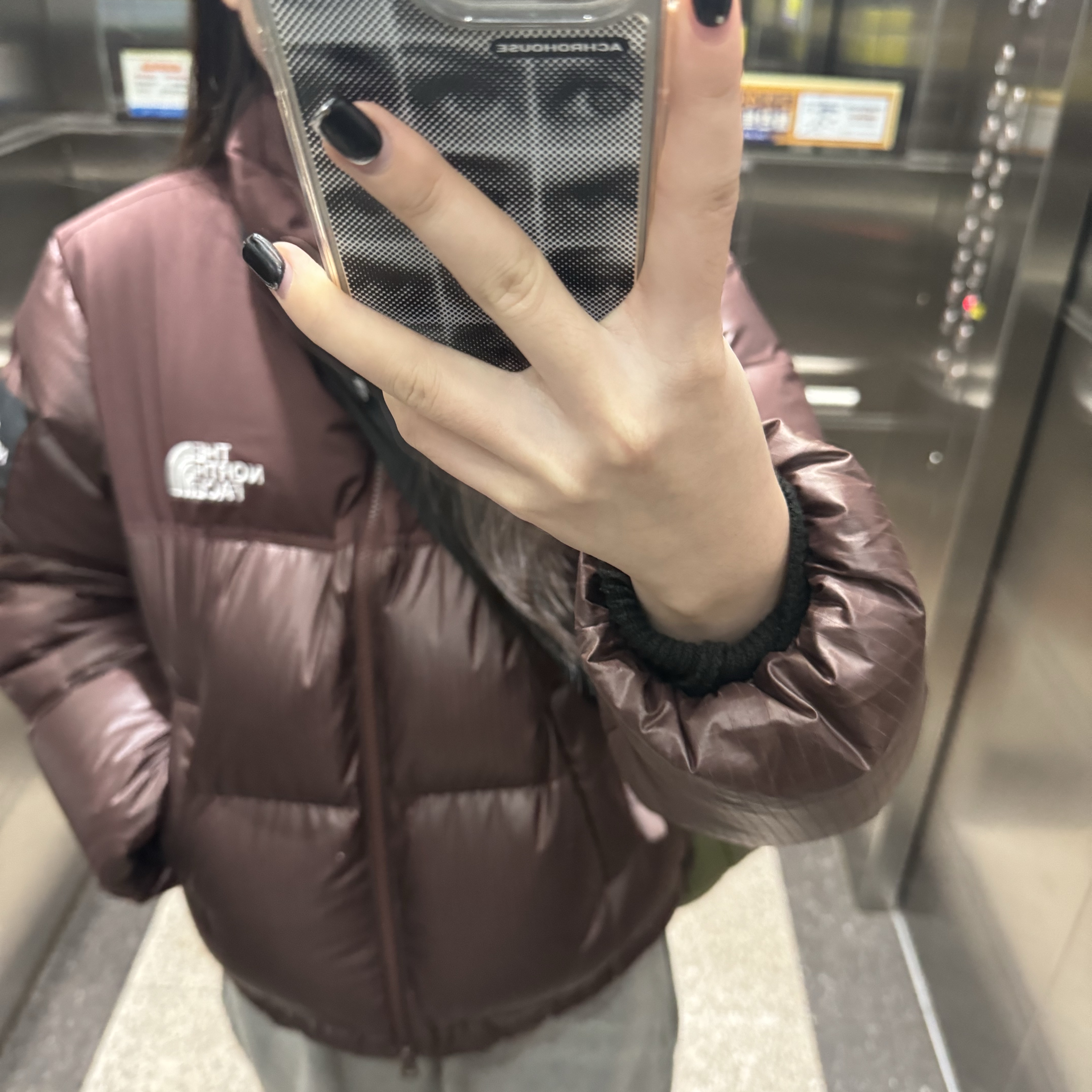 (W) The North Face White Label Novelty Nuptse Down Jacket Cocoa Brown 착용 스타일