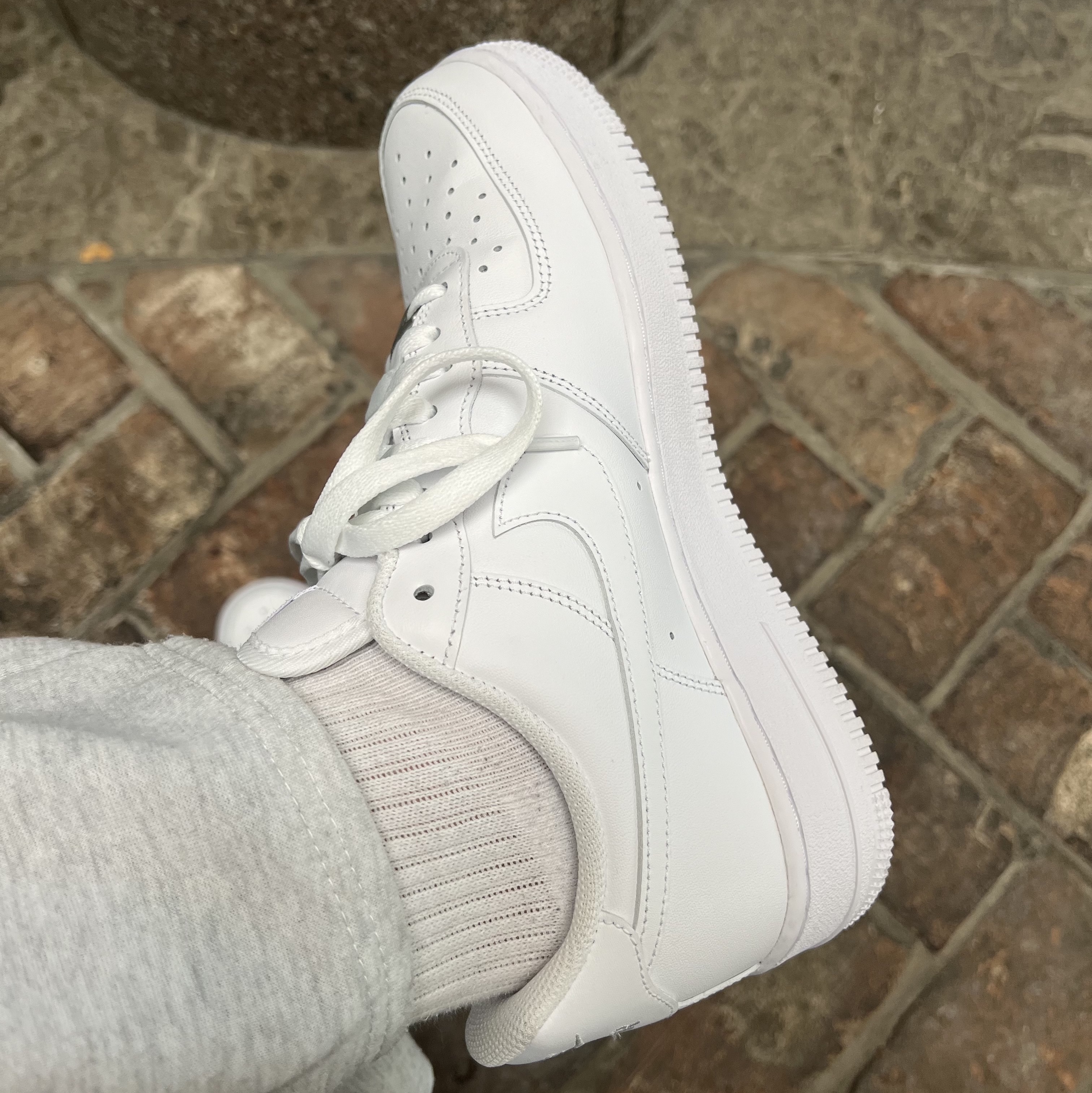 Nike Air Force 1 '07 Low White 착용 스타일 - 2