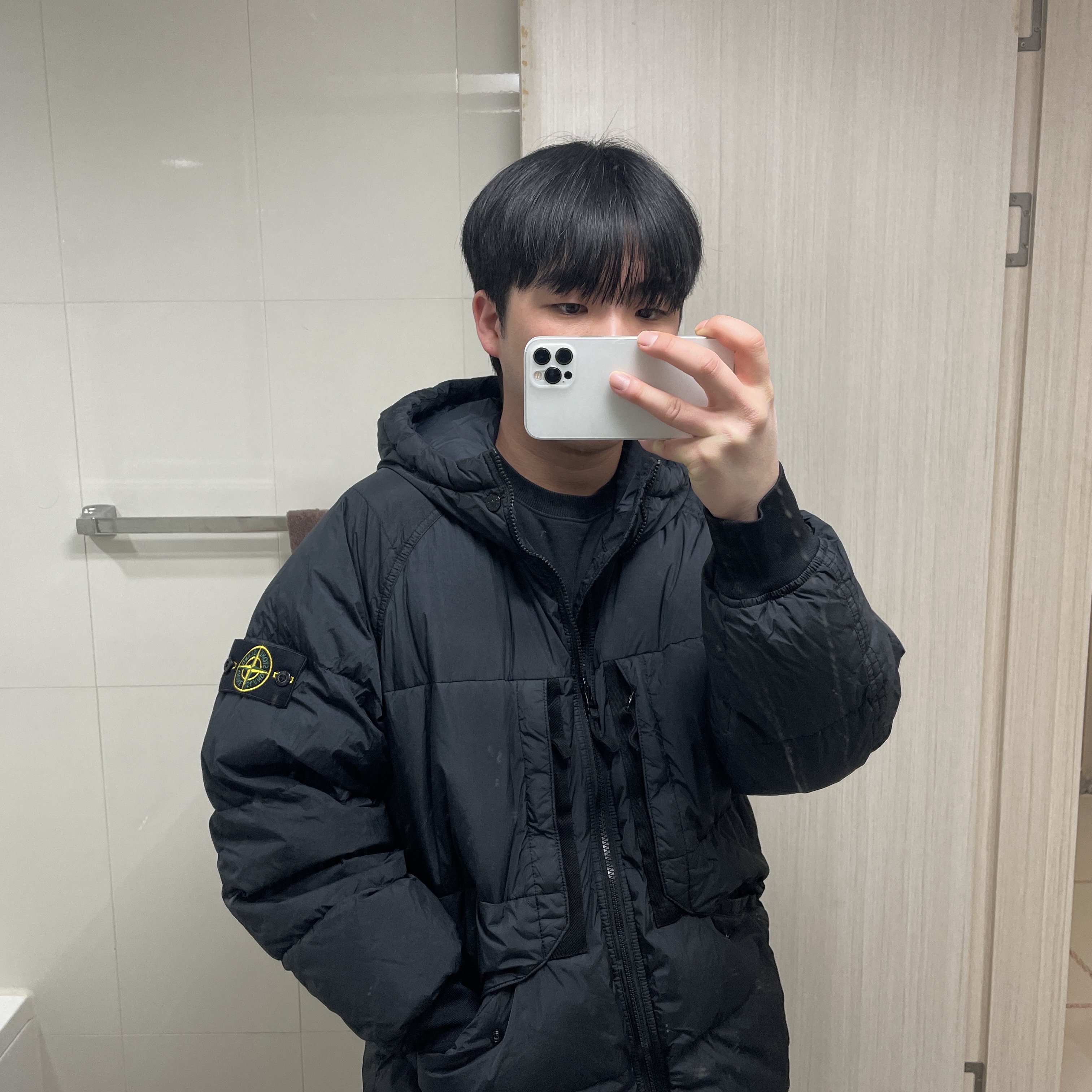Stone Island 40723 Garment Dyed Crinkle Reps Recycled Nylon Hooded Down Jacket Black - 23FW 착용 스타일 - 1