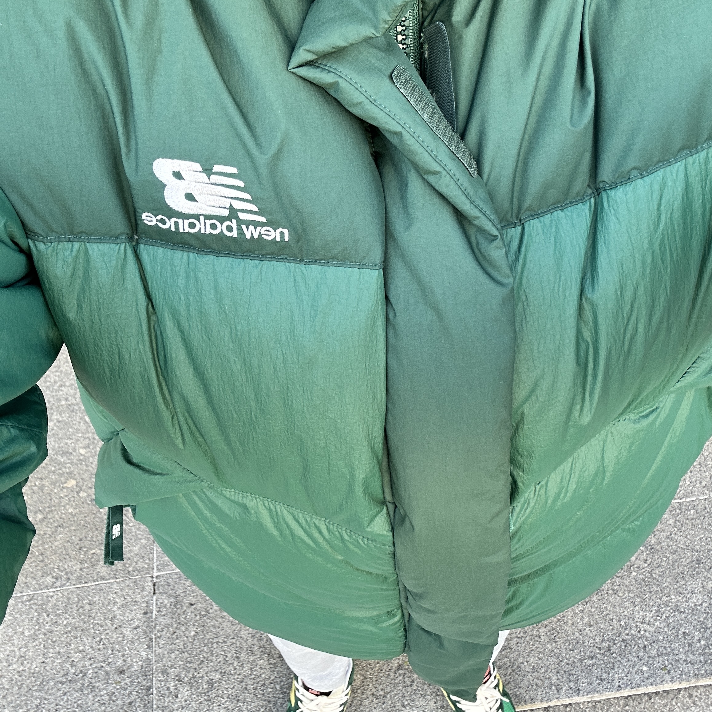 New Balance 990v3 Made in USA Kelly Green Varsity Gold 착용 스타일 - 4
