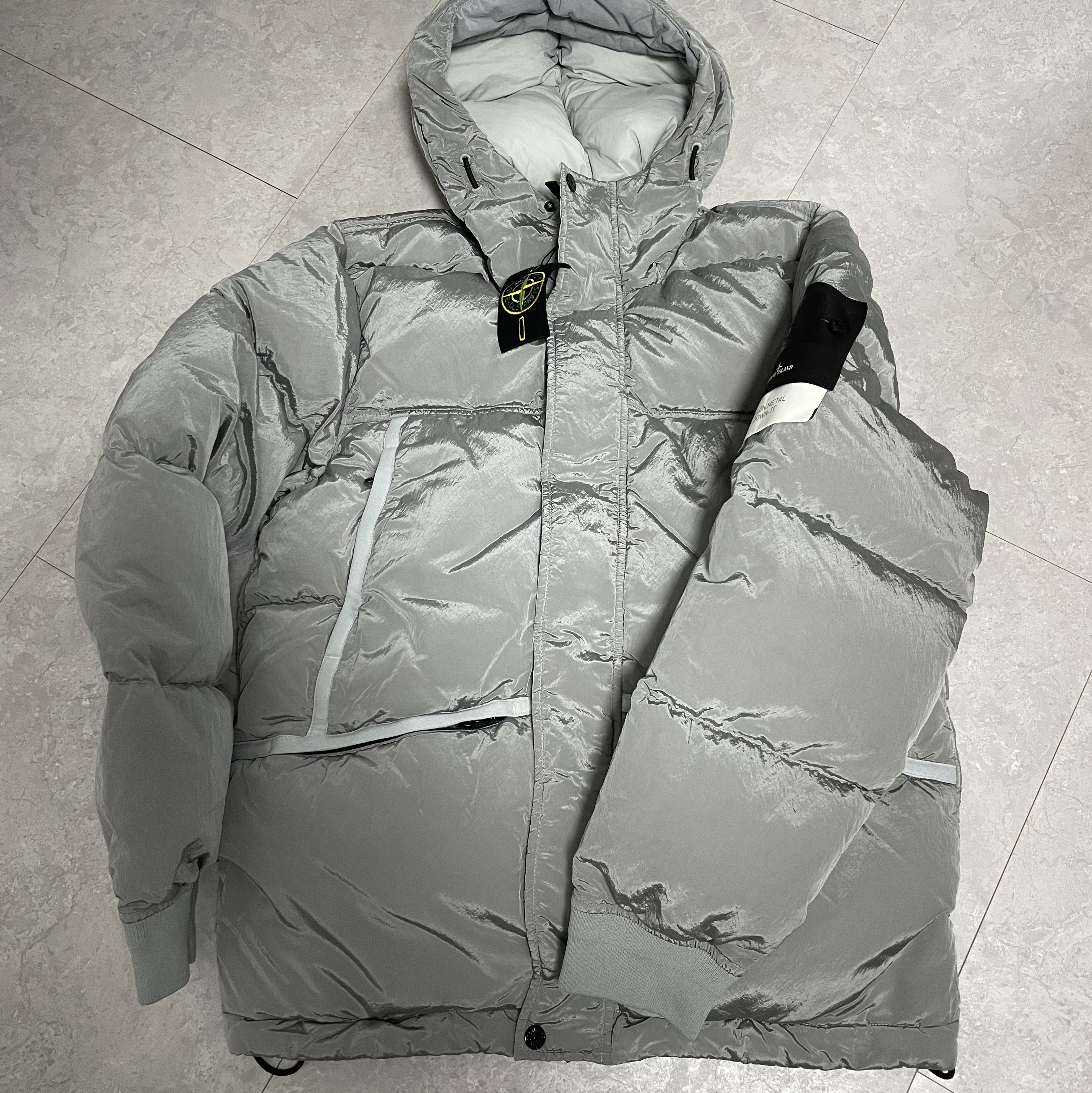 Stone Island 44508 Nylon Metal Down-TC Jacket Light Grey - 21FW 착용 스타일