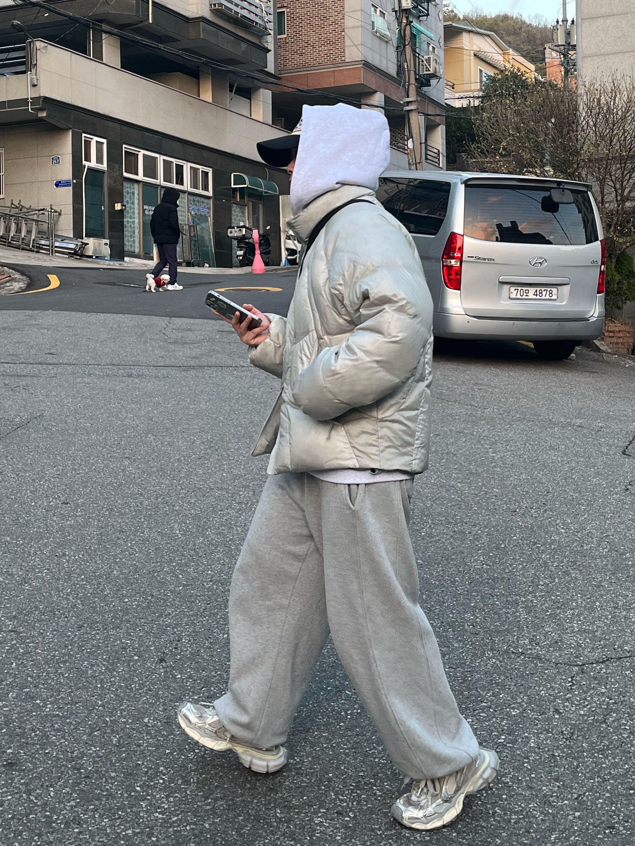 Sansan Gear Puffer Jacket Light Grey - 23FW, (W) Balenciaga 3XL Sneakers Light Beige 착용 스타일 - 2