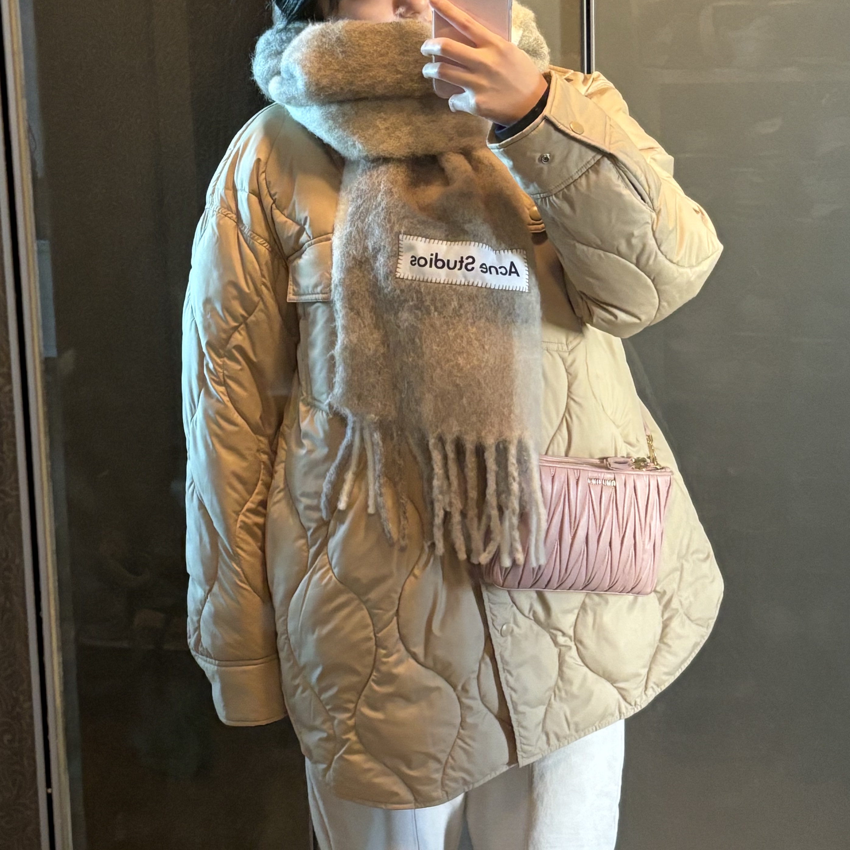 Acne Studios Mohair Check Muffler White Beige 착용 스타일