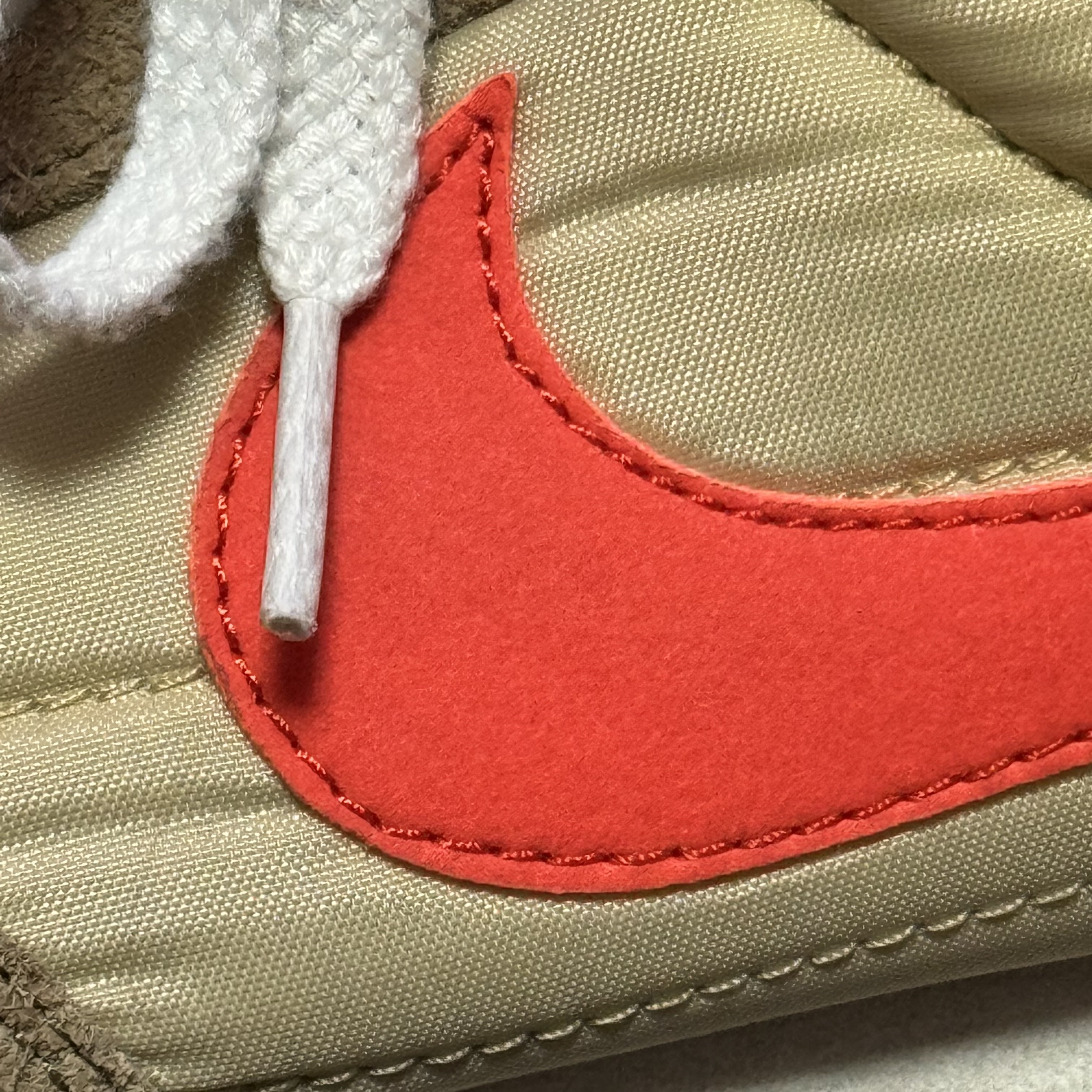 Nike Daybreak SP Vegas Gold College Orange 착용 스타일 - 4