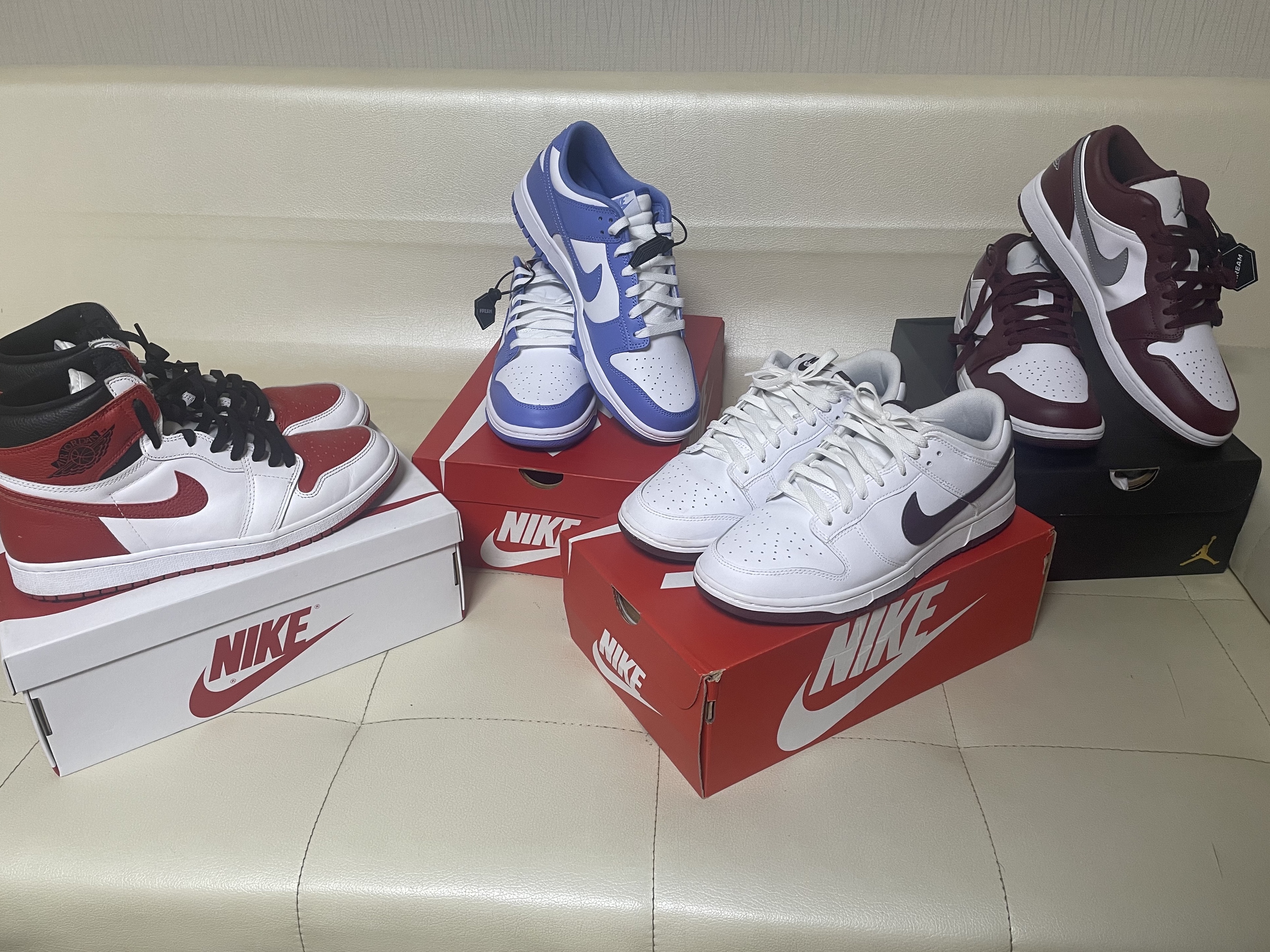 Nike Dunk Low White Night Maroon, Jordan 1 Retro High OG Heritage 착용 스타일
