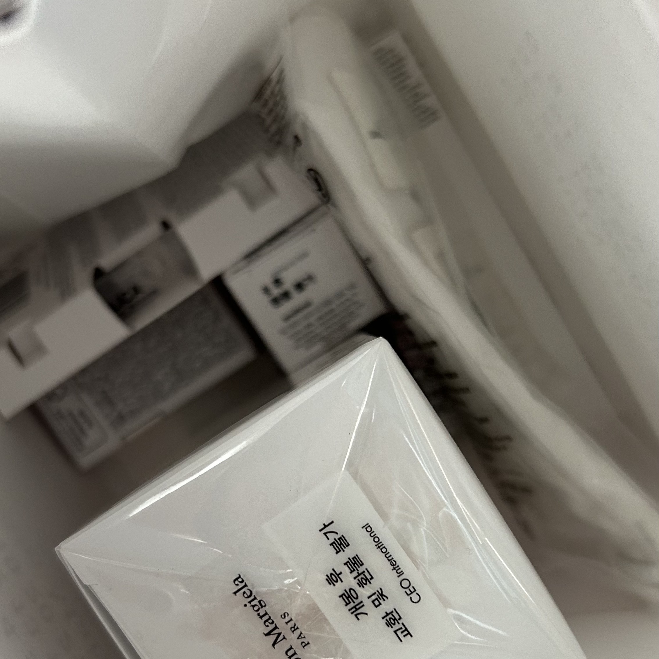 Maison Margiela Replica When the Rain Stops Eau De Toilette 100ml, Maison Margiela Replica Lazy Sunday Morning Eau De Toilette 30ml 착용 스타일 - 1