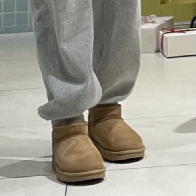 (W) UGG Classic Ultra Mini Boots Chestnut 착용 스타일