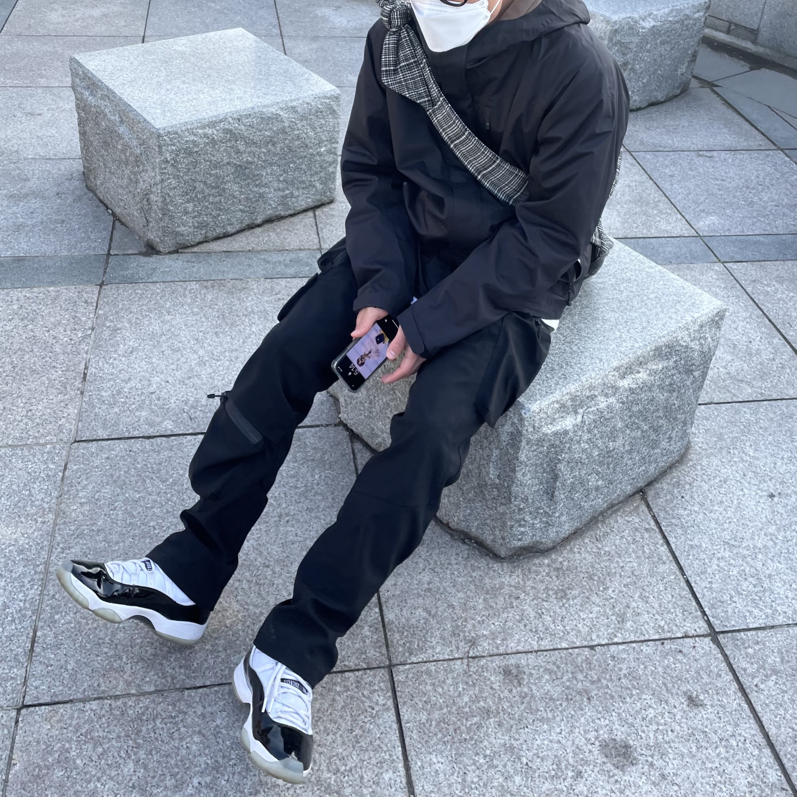 Undermycar Bucky Multi Pocket Dynamic Pants Rookie Black - 22SS, Jordan 11 Retro Concord 2018 착용 스타일 - 1