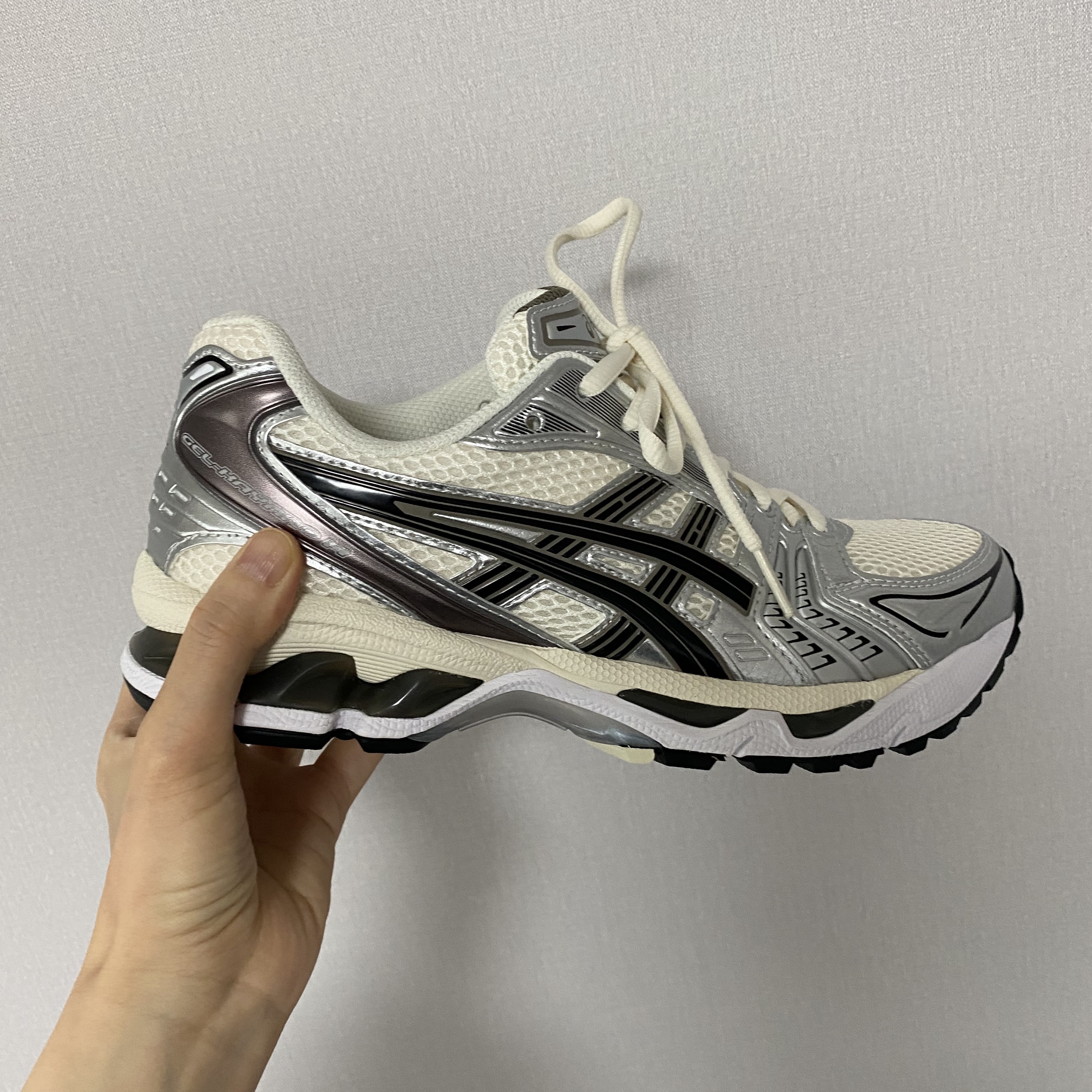 Asics Gel-Kayano 14 Cream Black 착용 스타일 - 1