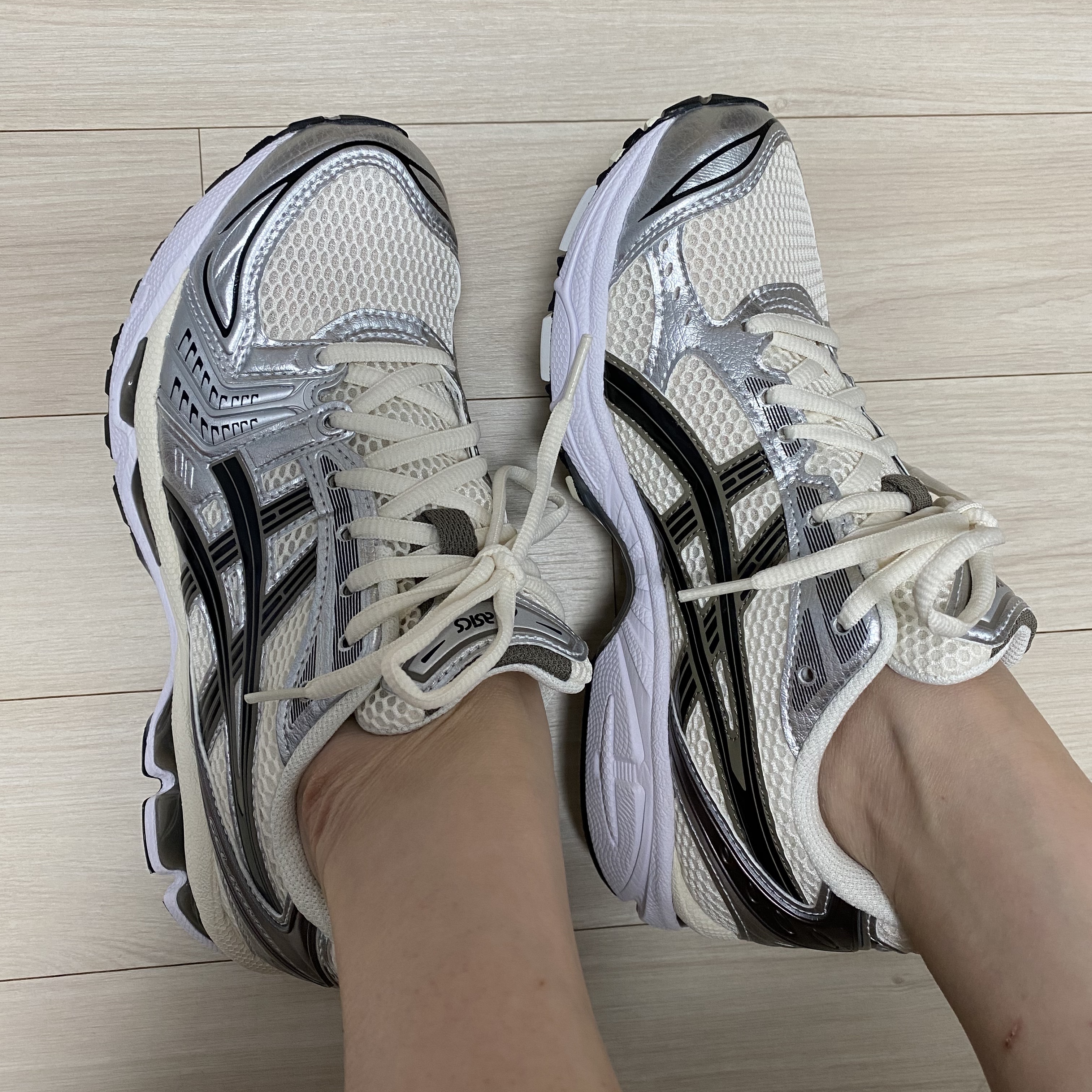Asics Gel-Kayano 14 Cream Black 착용 스타일 - 2