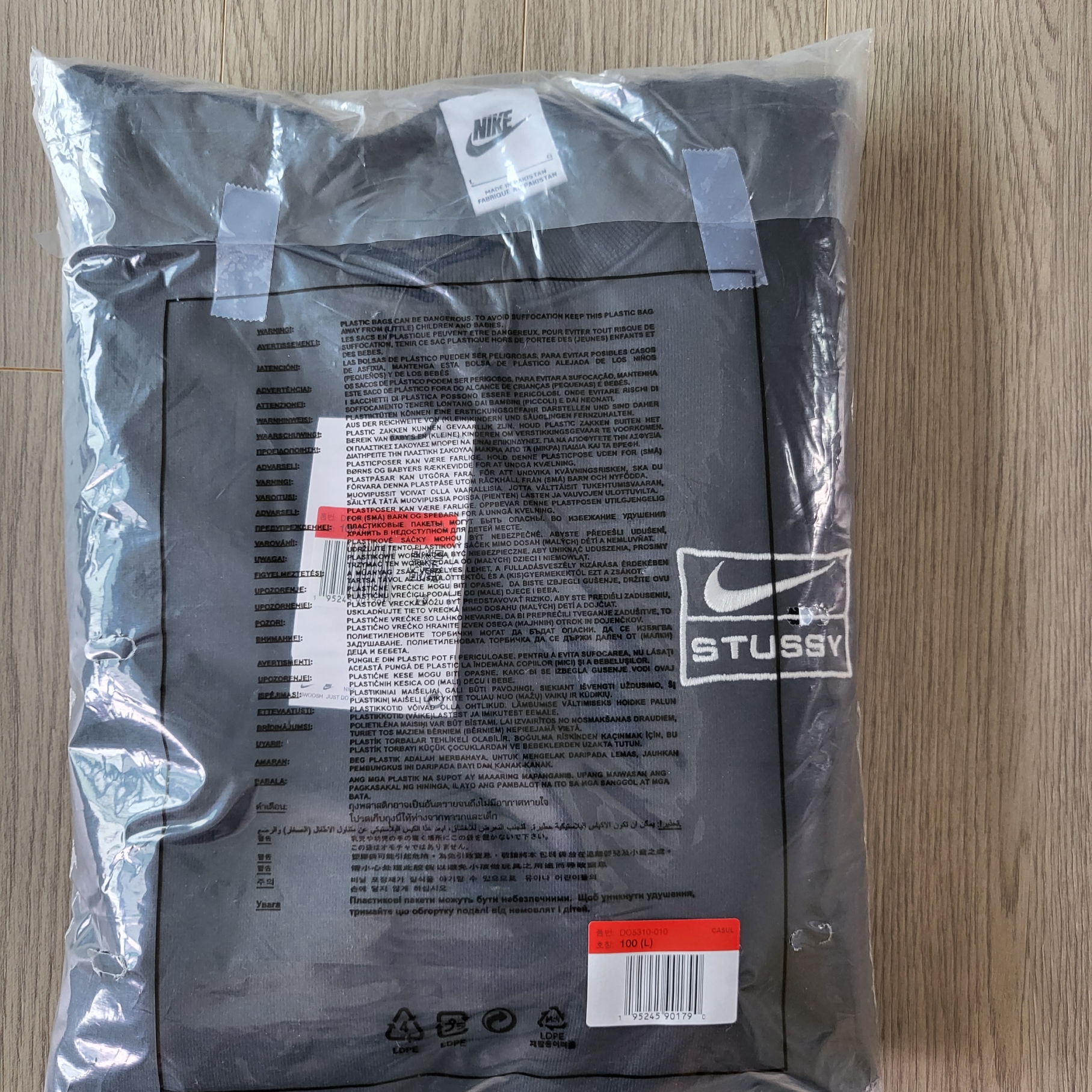 Nike x Stussy NRG Washed Fleece Crewneck Black (DO5310-010) 착용 스타일
