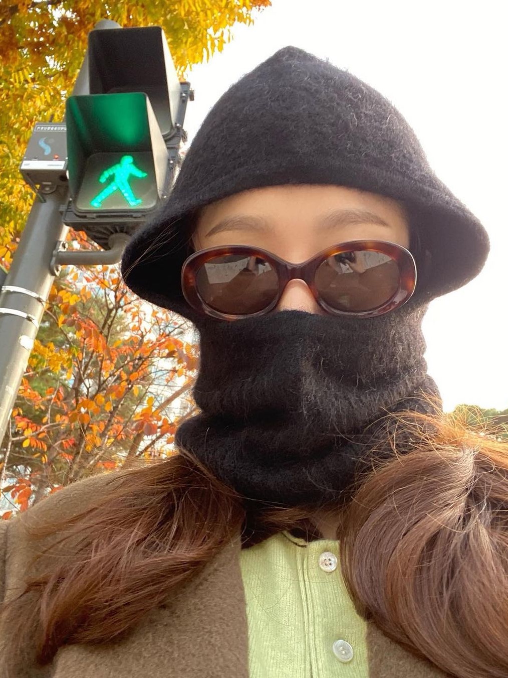 Paloma Wool Angels II Balaclava Soft Blue, Paloma Wool Pauli Balaclava Brown 착용 스타일 - 6