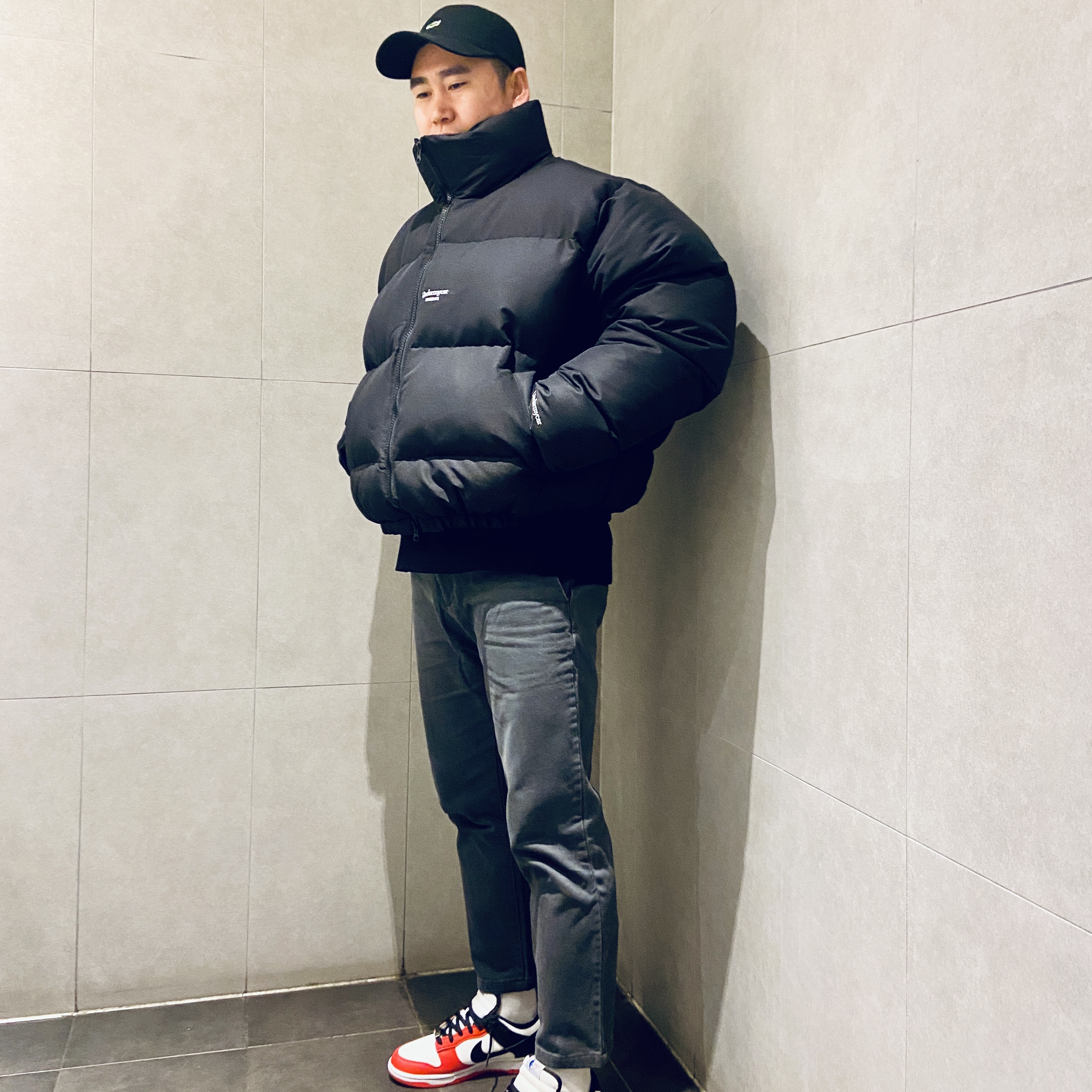 Undermycar Mu.15 Anti Fxxking Logo Play Triple Logo Crop Padding Jacket Black, Nike x NBA Dunk Low Retro EMB Black and Chile Red 착용 스타일
